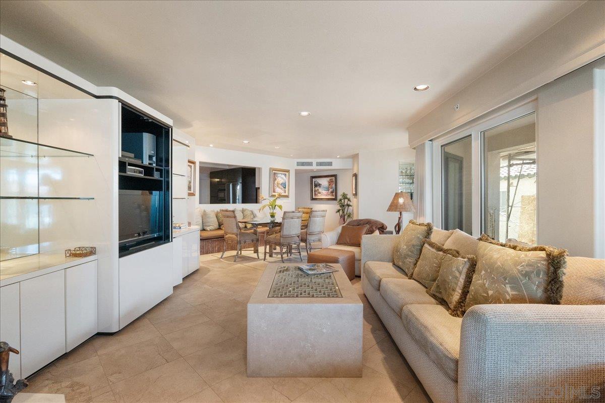 Detail Gallery Image 13 of 45 For 333  Coast Blvd  #8,  La Jolla,  CA 92037 - 2 Beds | 2 Baths