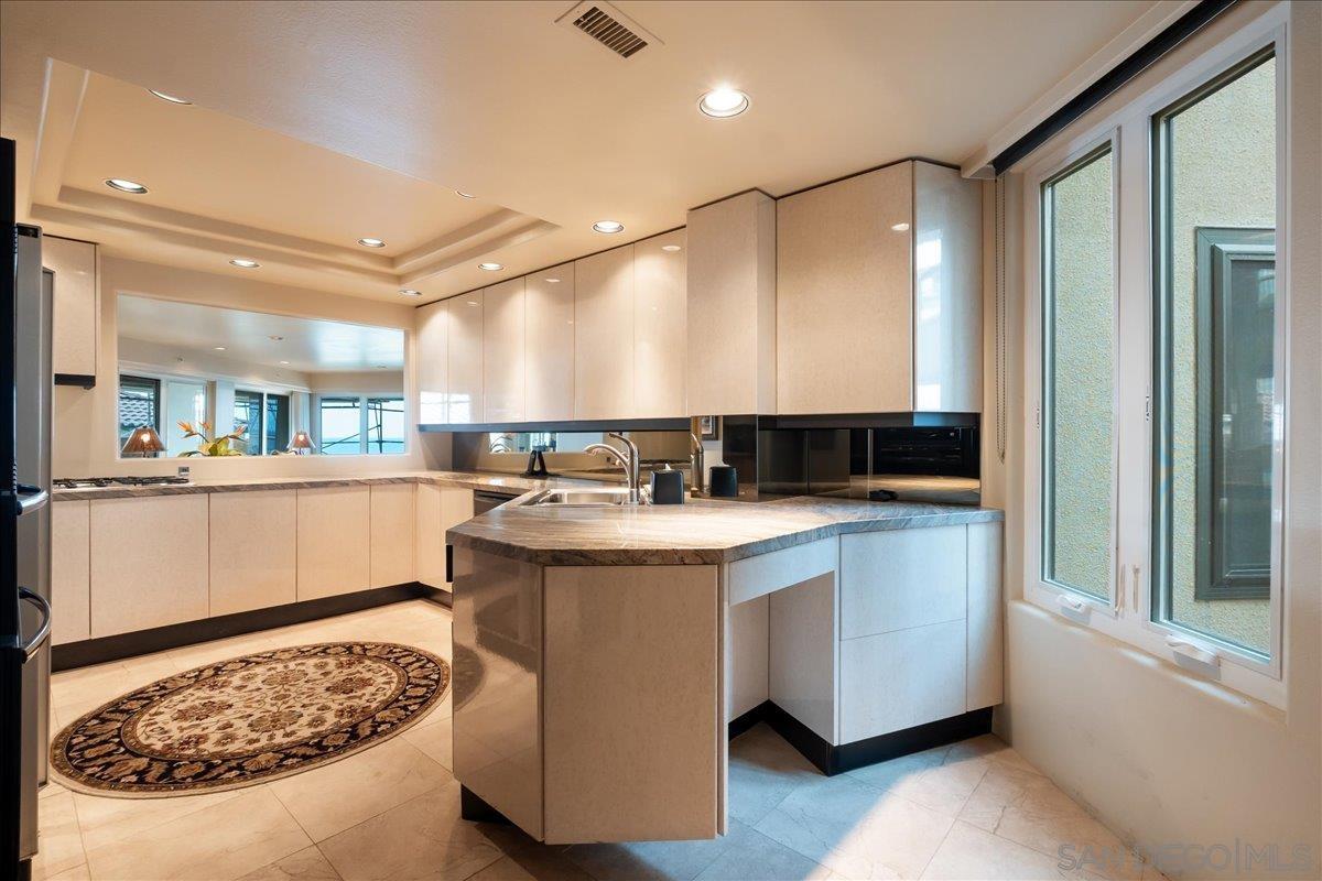 Detail Gallery Image 31 of 45 For 333  Coast Blvd  #8,  La Jolla,  CA 92037 - 2 Beds | 2 Baths