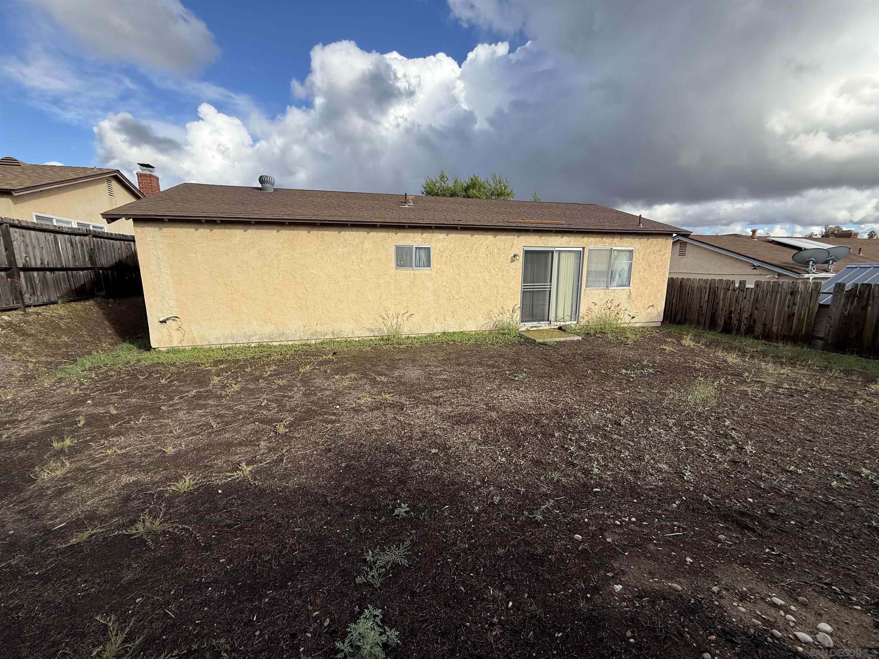 Detail Gallery Image 2 of 2 For 10468  Parkdale Ave, San Diego,  CA 92126 - 2 Beds | 2 Baths