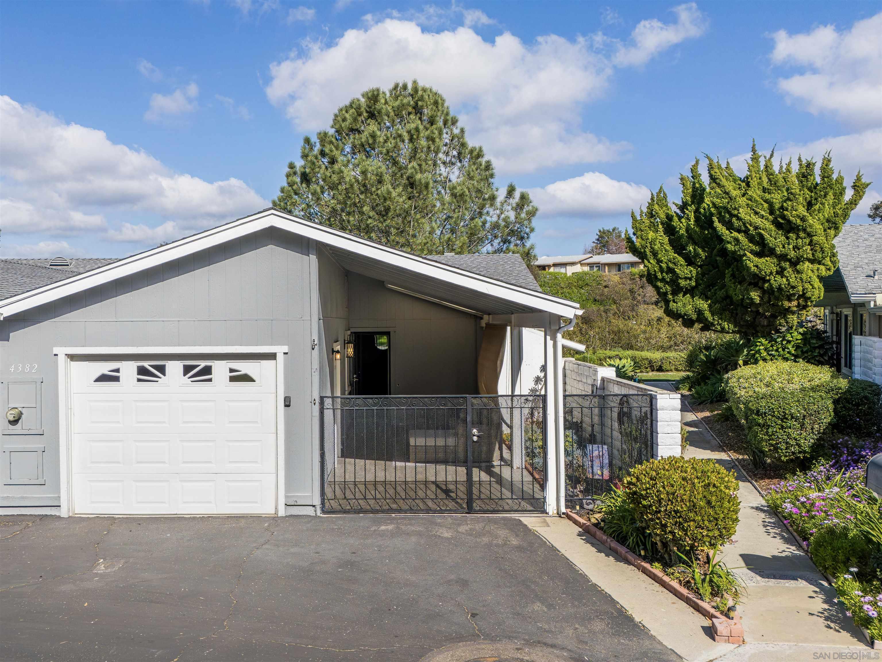 Detail Gallery Image 2 of 34 For 4382  Dowitcher Way, Oceanside,  CA 92057 - 2 Beds | 2 Baths