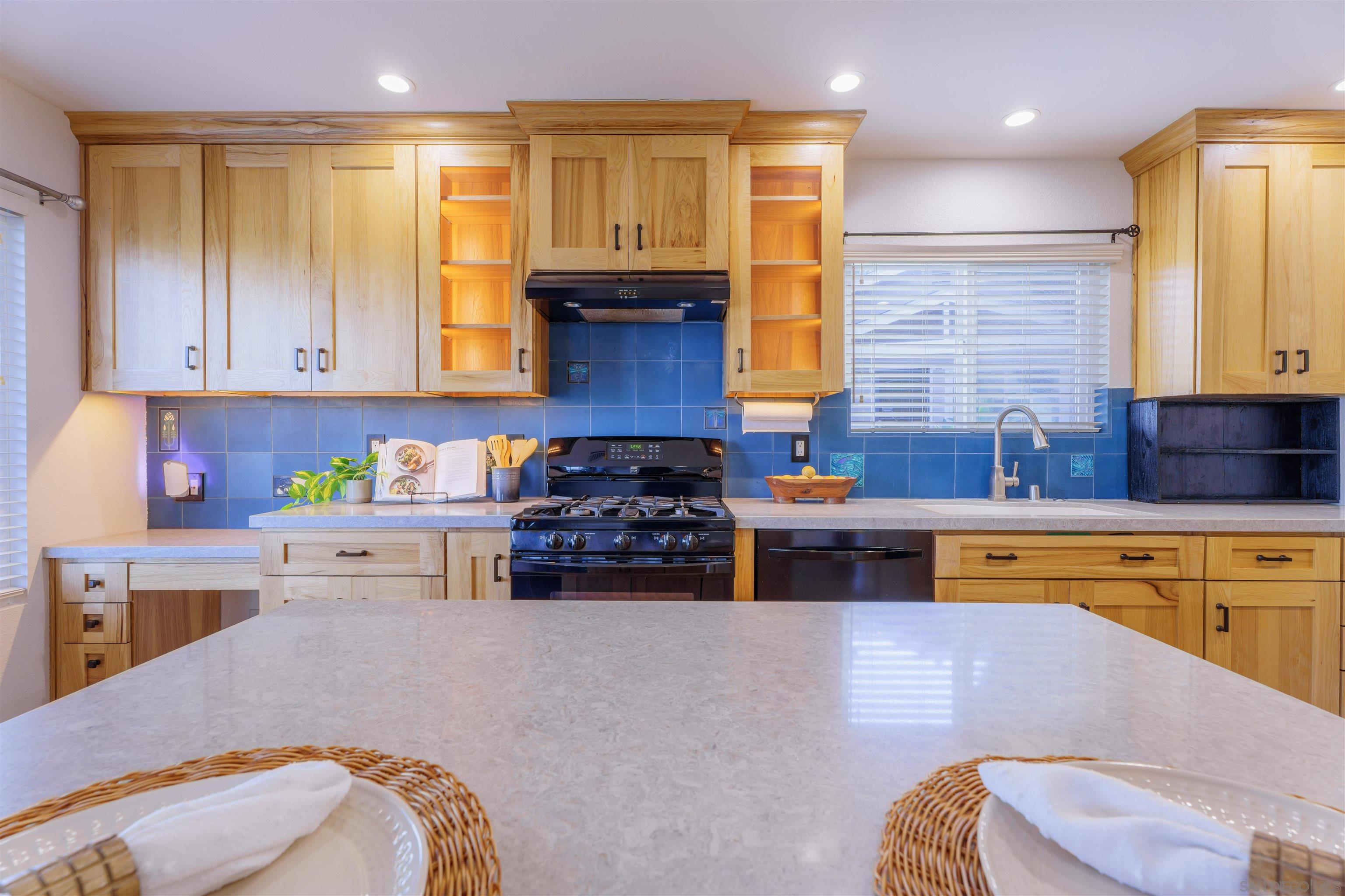 Detail Gallery Image 11 of 34 For 4382  Dowitcher Way, Oceanside,  CA 92057 - 2 Beds | 2 Baths