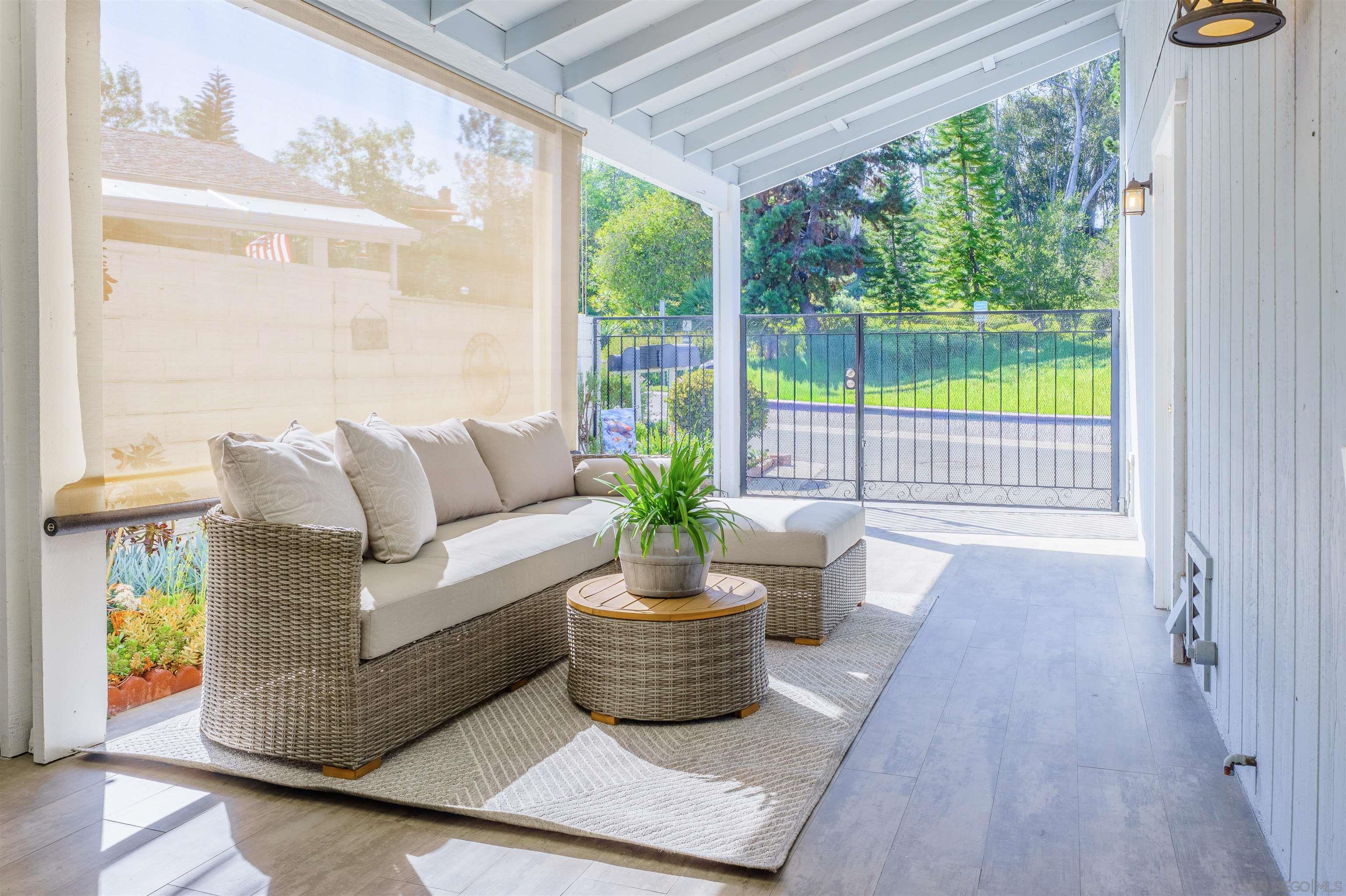 Detail Gallery Image 5 of 32 For 4382  Dowitcher Way, Oceanside,  CA 92057 - 2 Beds | 2 Baths