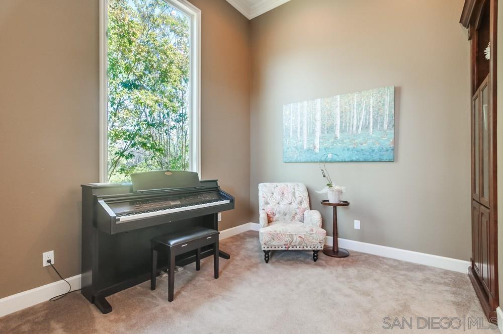 Detail Gallery Image 16 of 74 For 9373  Fostoria Ct, San Diego,  CA 92127 - 5 Beds | 5/1 Baths