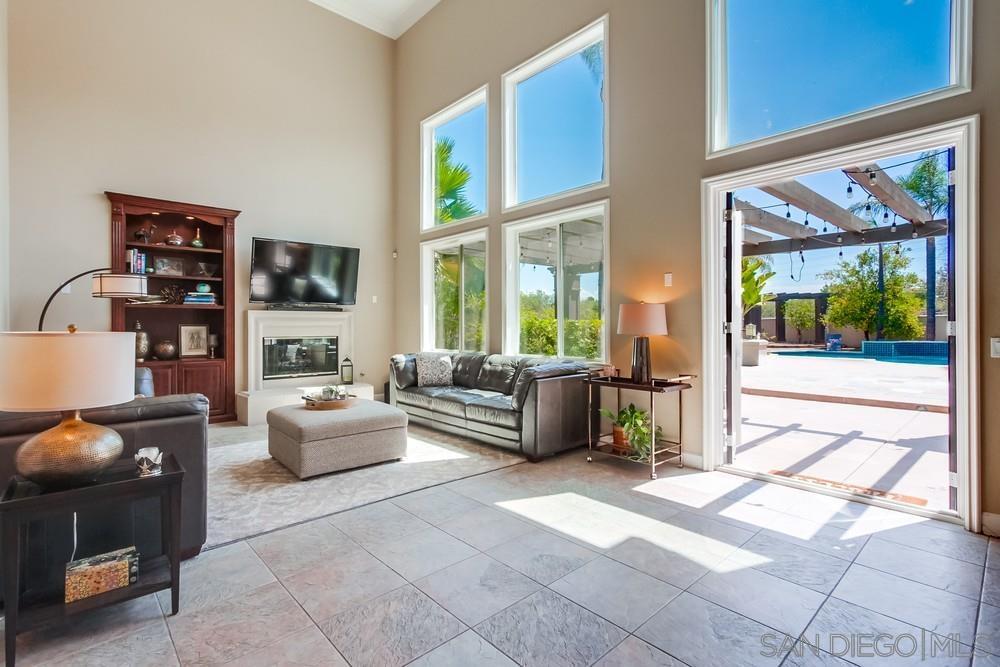 Detail Gallery Image 7 of 74 For 9373  Fostoria Ct, San Diego,  CA 92127 - 5 Beds | 5/1 Baths