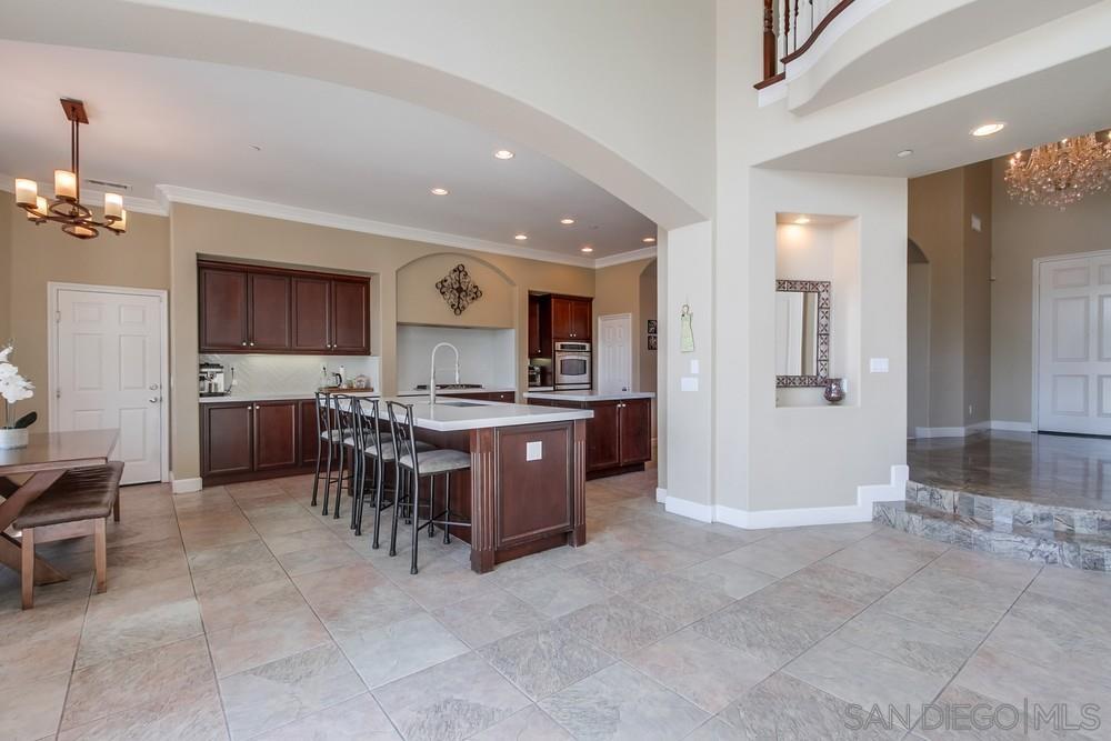 Detail Gallery Image 9 of 74 For 9373  Fostoria Ct, San Diego,  CA 92127 - 5 Beds | 5/1 Baths