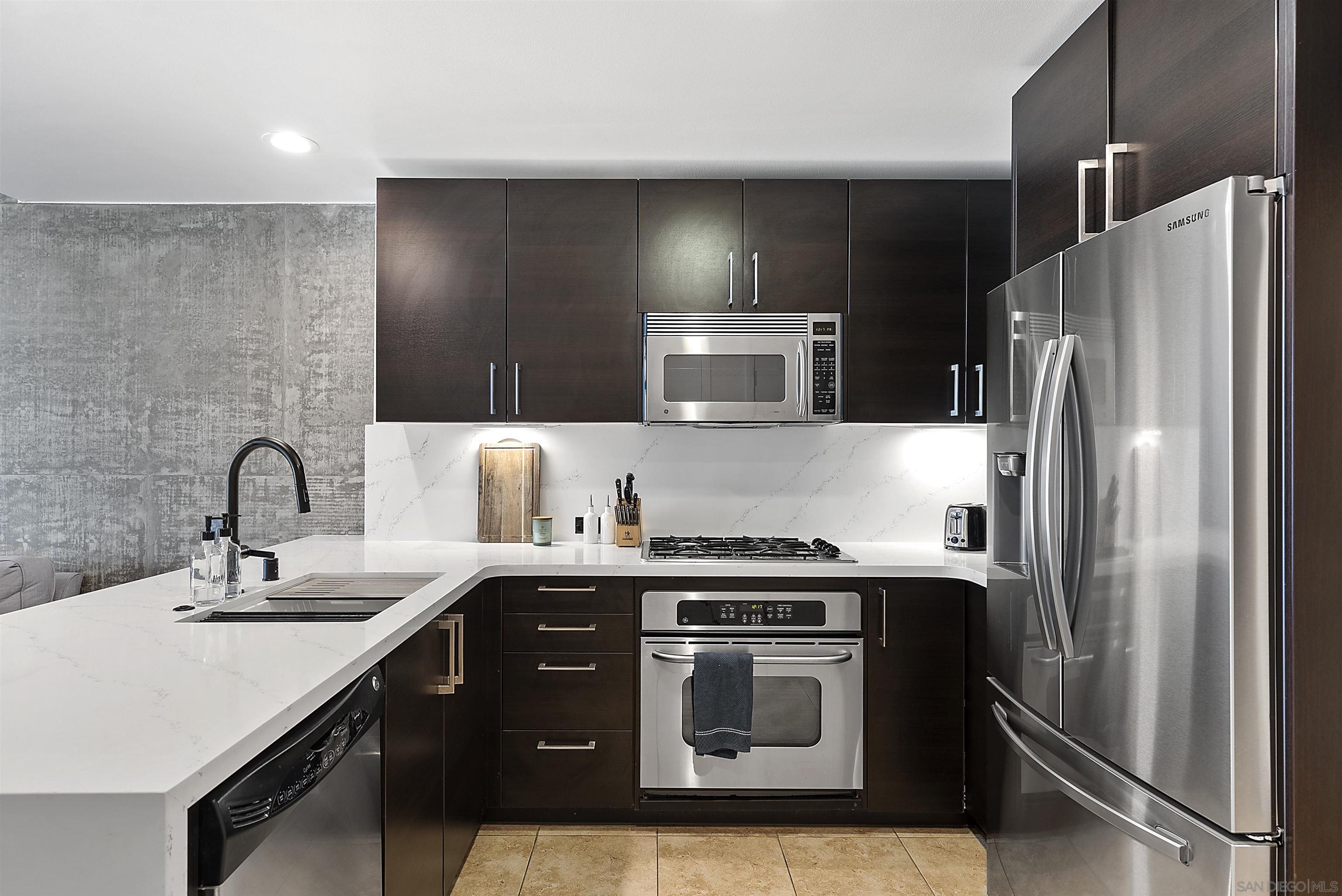 Detail Gallery Image 2 of 33 For 800  the Mark Ln  803, San Diego,  CA 92101 - 1 Beds | 1 Baths