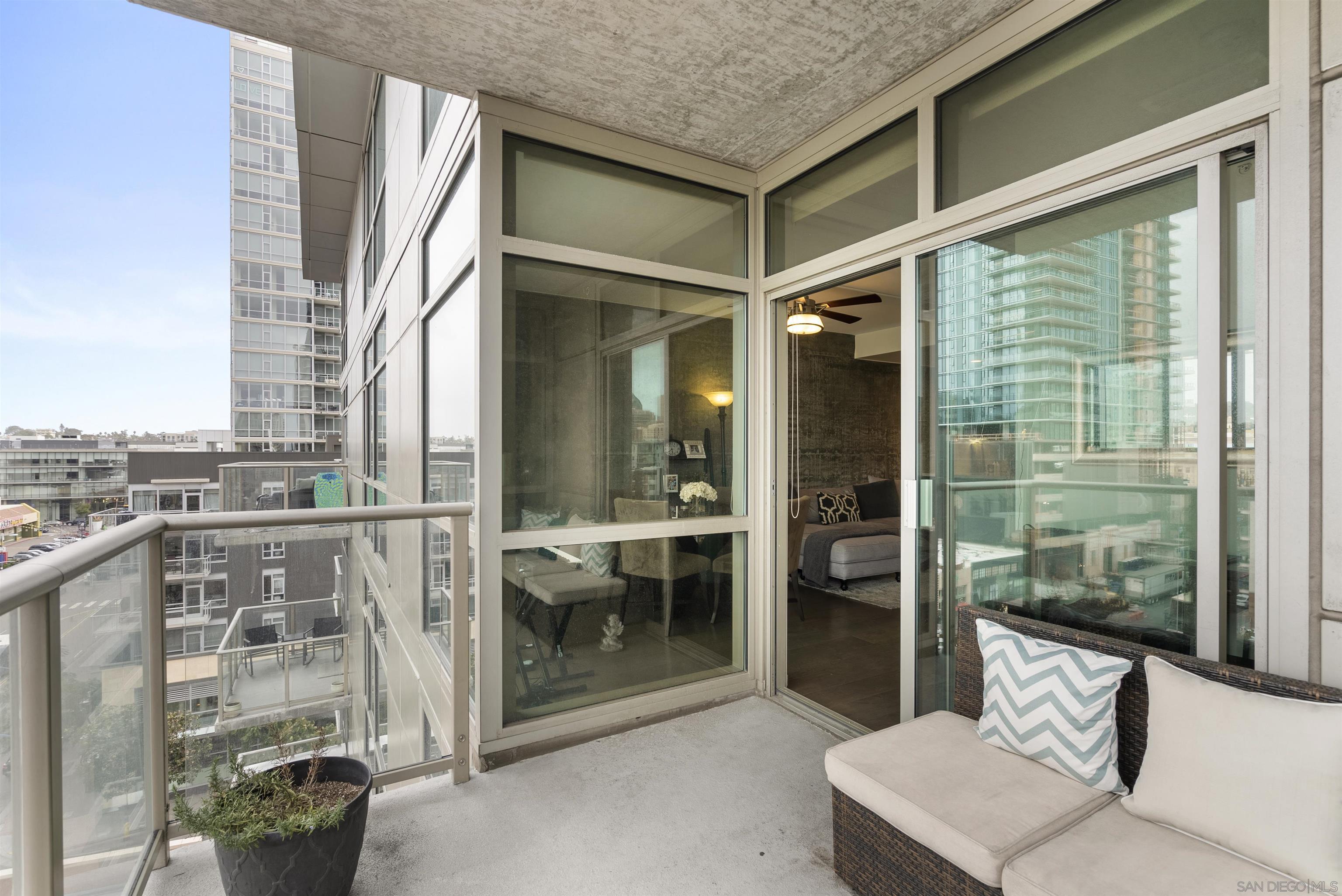 Detail Gallery Image 11 of 33 For 800  the Mark Ln  803, San Diego,  CA 92101 - 1 Beds | 1 Baths