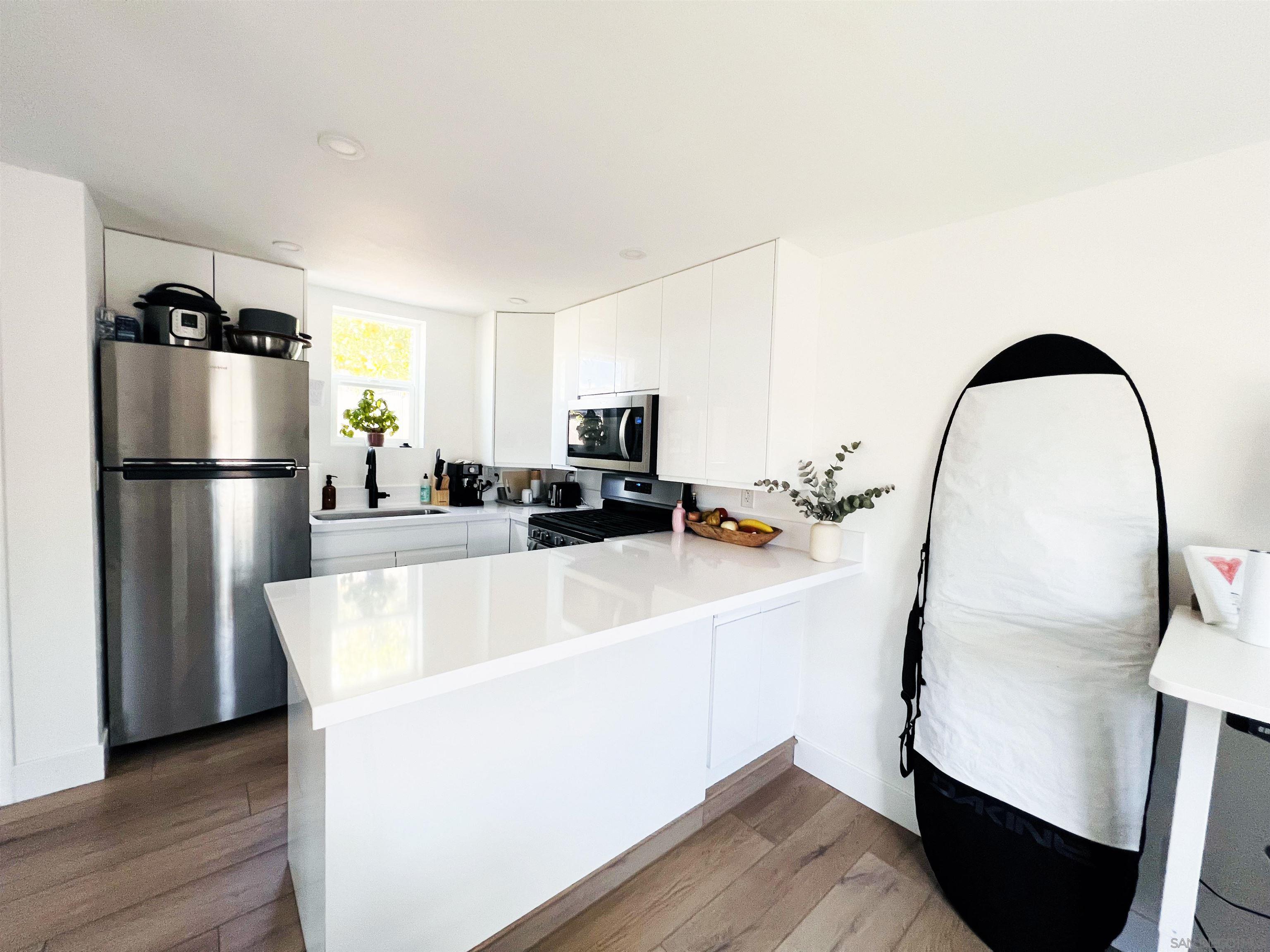 Detail Gallery Image 3 of 8 For 4055  Jewell St, San Diego,  CA 92109 - 2 Beds | 1 Baths