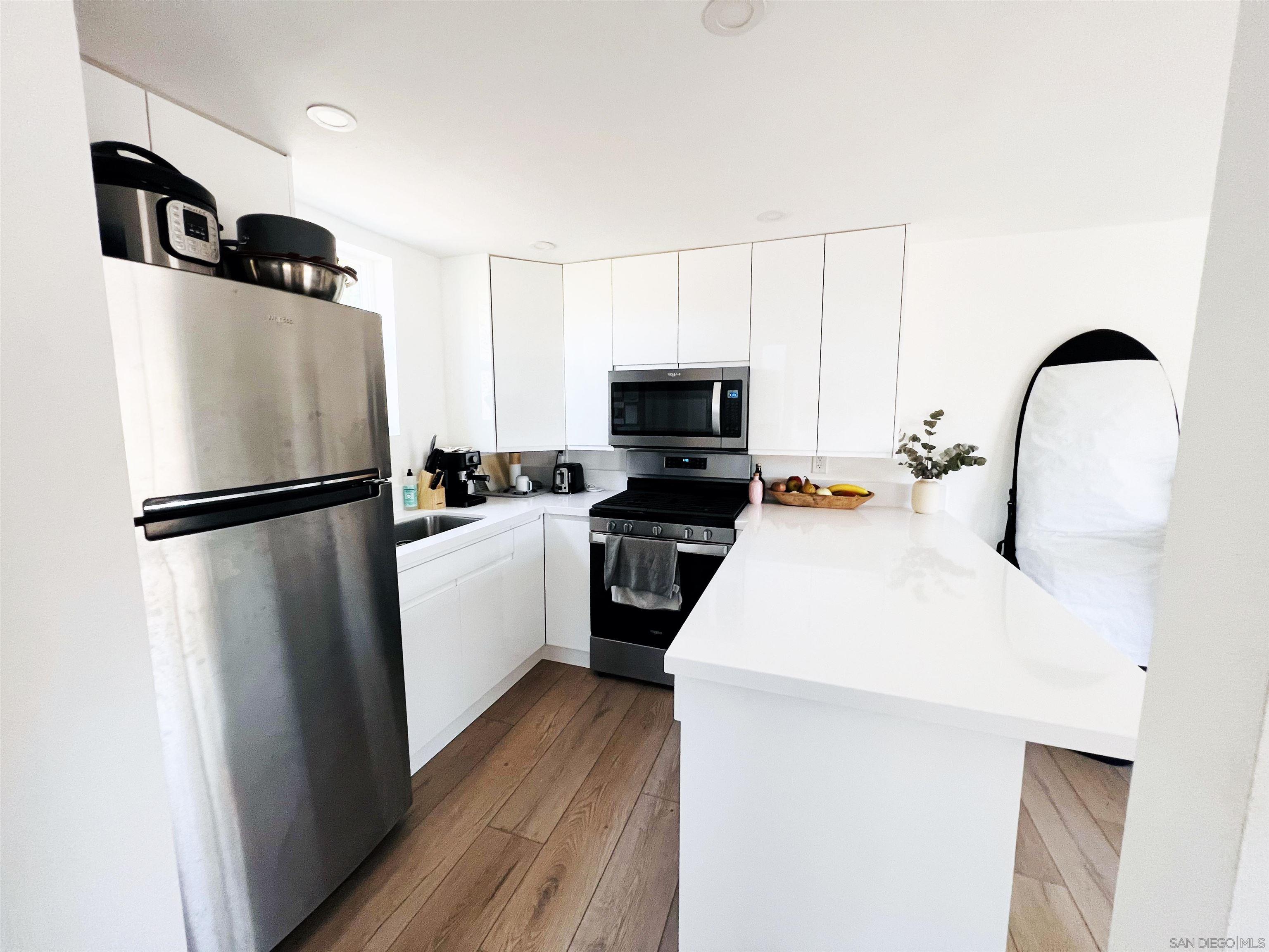 Detail Gallery Image 4 of 8 For 4055  Jewell St, San Diego,  CA 92109 - 2 Beds | 1 Baths