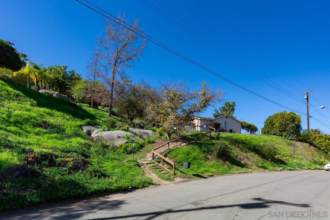 Detail Gallery Image 10 of 40 For 2019  Avenida Penasco, El Cajon,  CA 92019 - 5 Beds | 2 Baths