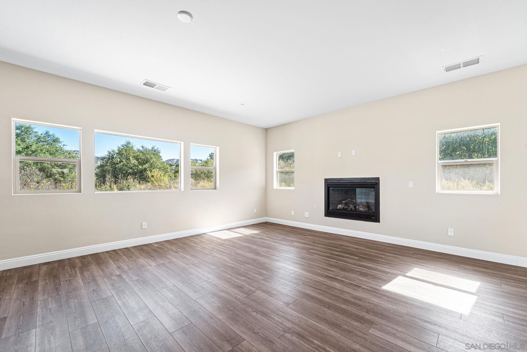 Detail Gallery Image 2 of 30 For 12649  via Vigneto, Lakeside,  CA 92040 - 4 Beds | 2/1 Baths