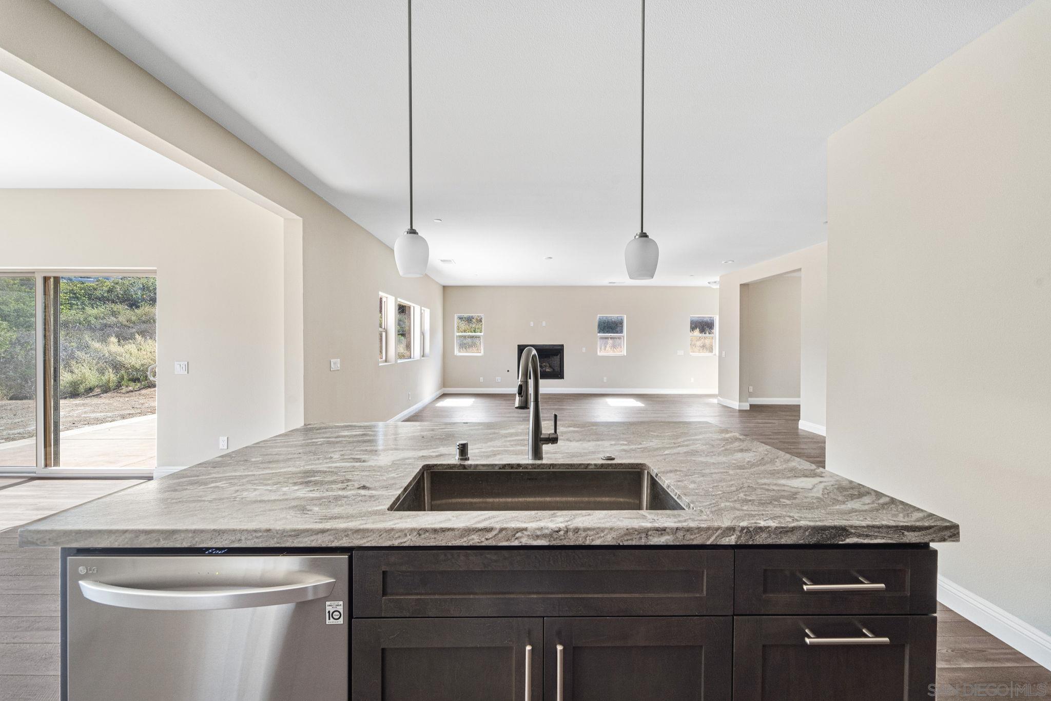 Detail Gallery Image 11 of 30 For 12649  via Vigneto, Lakeside,  CA 92040 - 4 Beds | 2/1 Baths