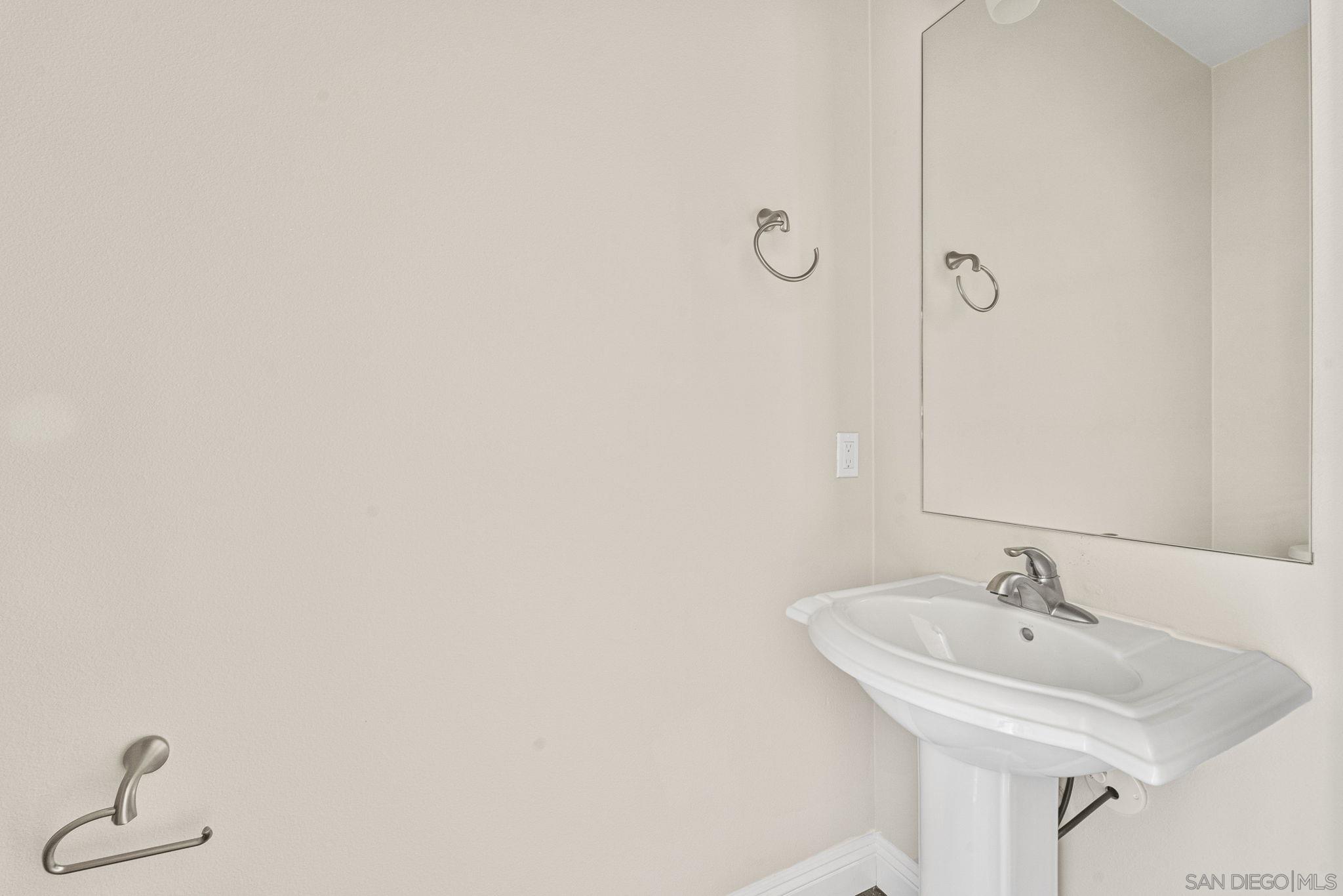 Detail Gallery Image 18 of 30 For 12649  via Vigneto, Lakeside,  CA 92040 - 4 Beds | 2/1 Baths