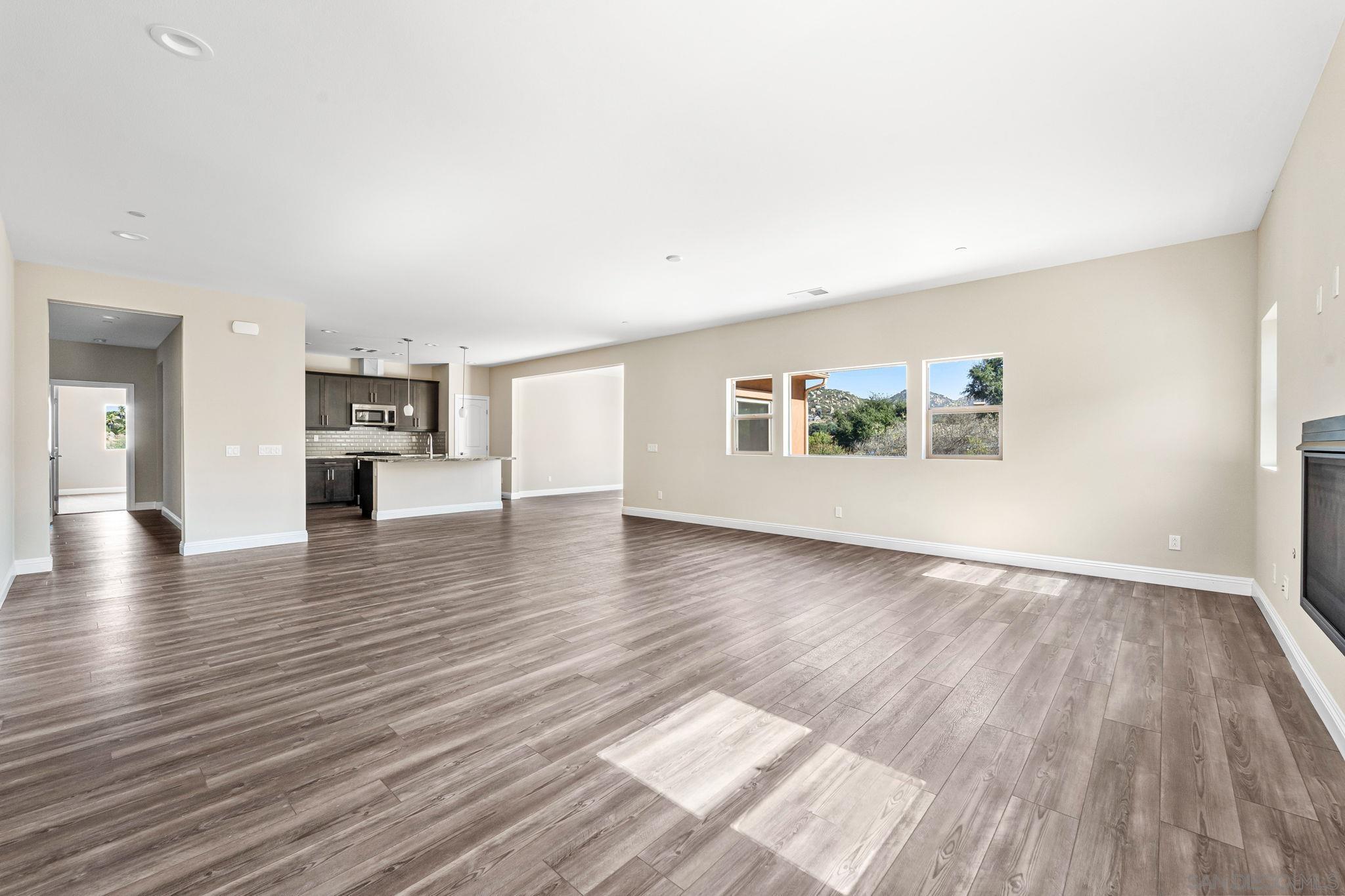 Detail Gallery Image 3 of 30 For 12649  via Vigneto, Lakeside,  CA 92040 - 4 Beds | 2/1 Baths