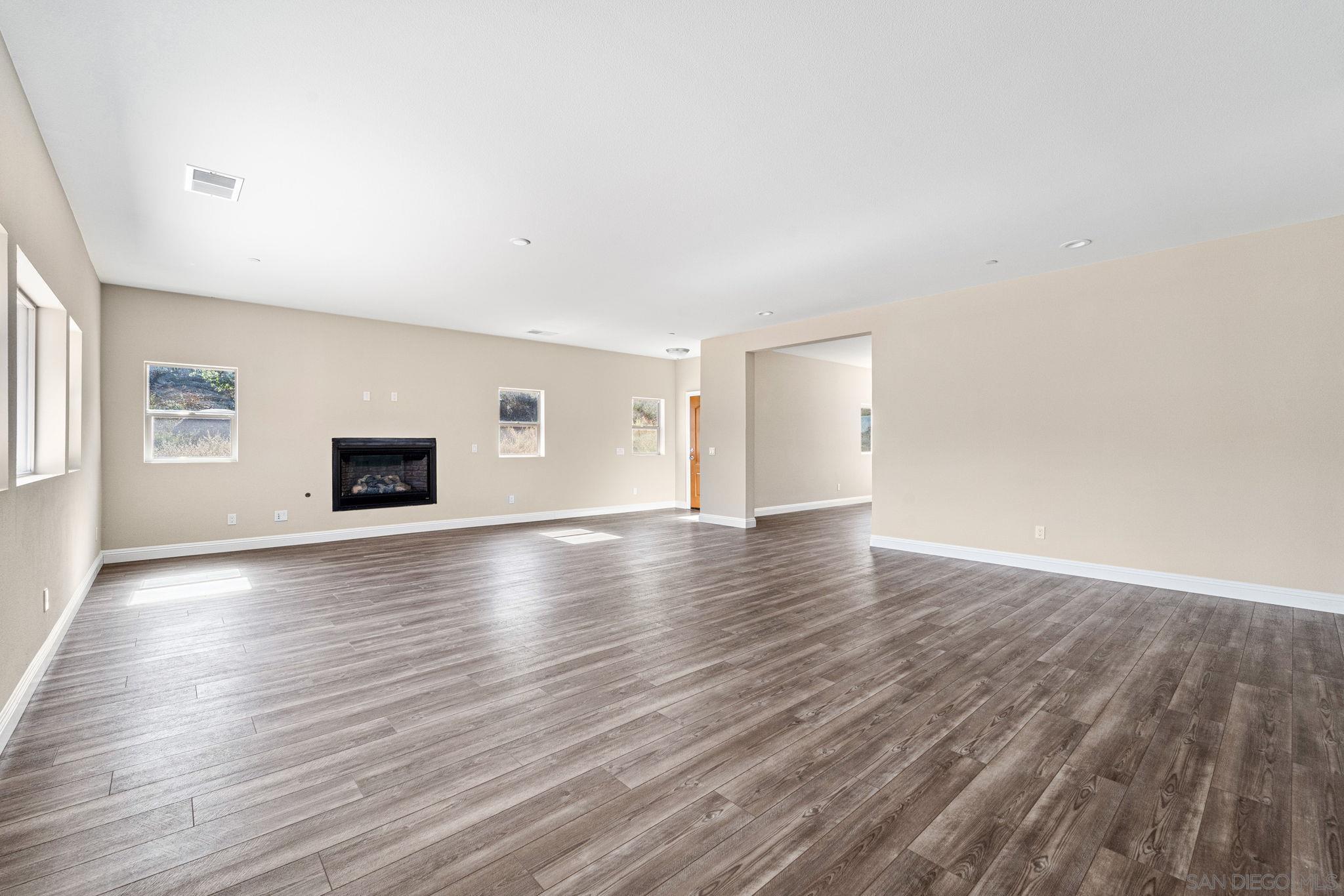 Detail Gallery Image 5 of 30 For 12649  via Vigneto, Lakeside,  CA 92040 - 4 Beds | 2/1 Baths