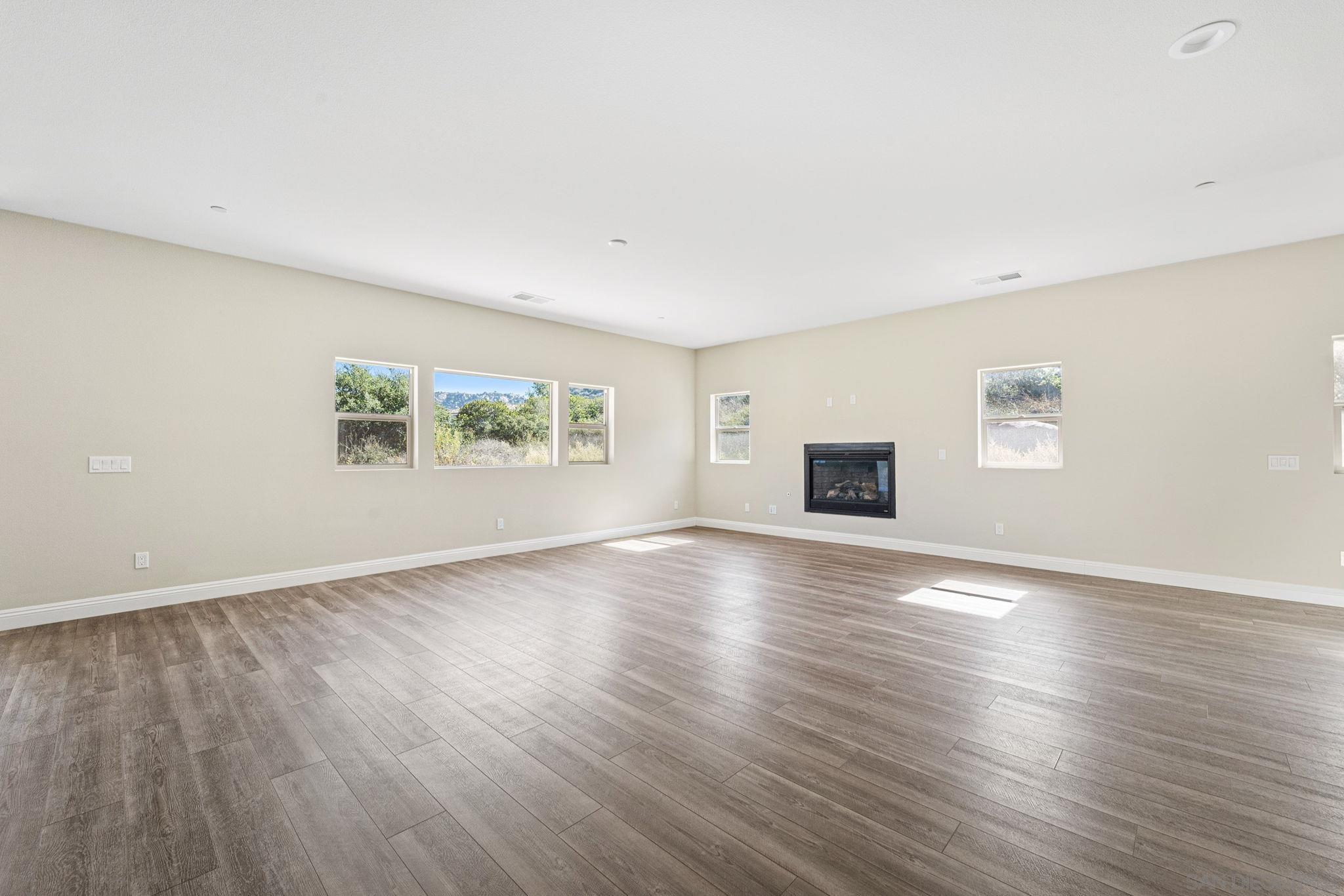 Detail Gallery Image 6 of 30 For 12649  via Vigneto, Lakeside,  CA 92040 - 4 Beds | 2/1 Baths