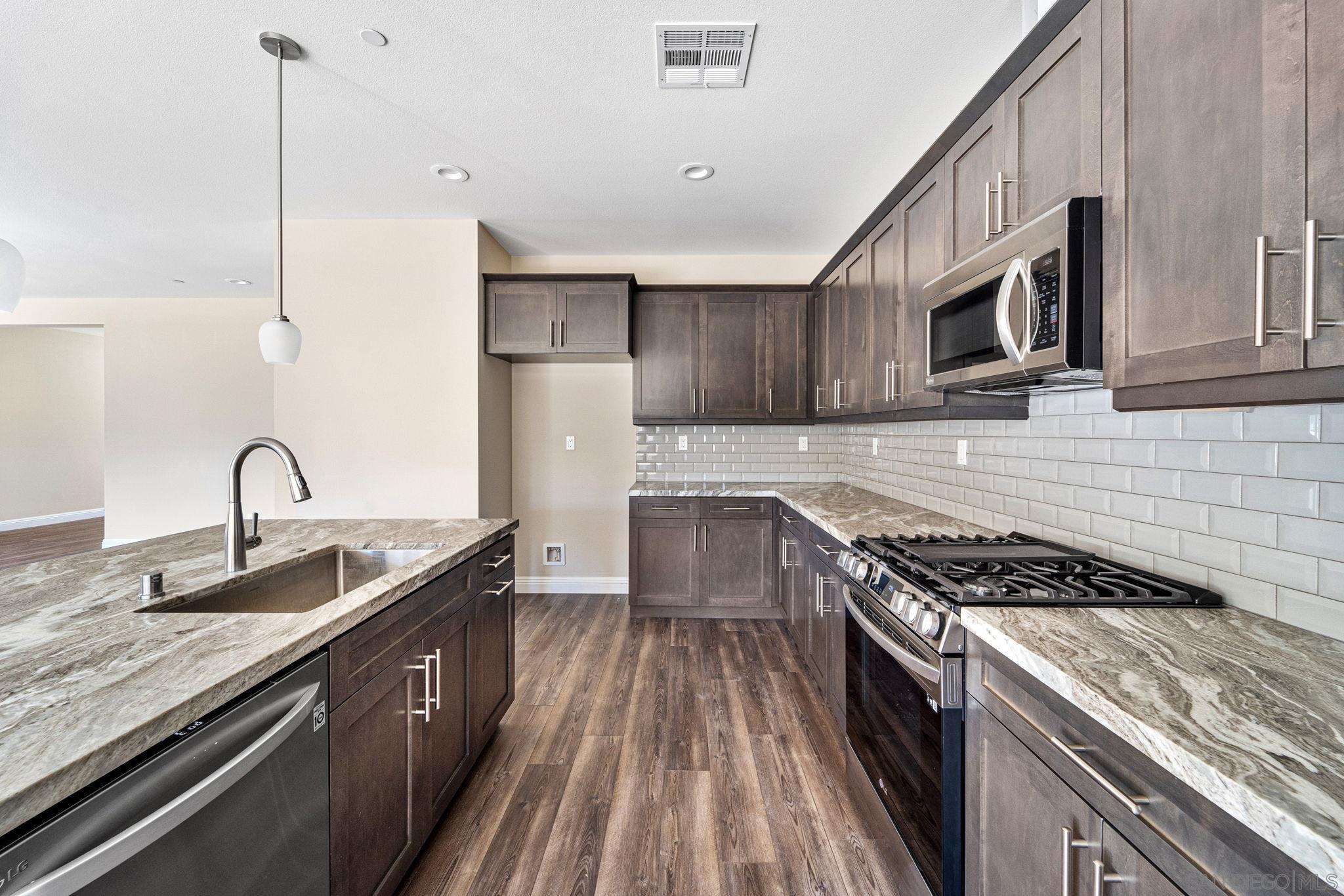 Detail Gallery Image 9 of 30 For 12649  via Vigneto, Lakeside,  CA 92040 - 4 Beds | 2/1 Baths