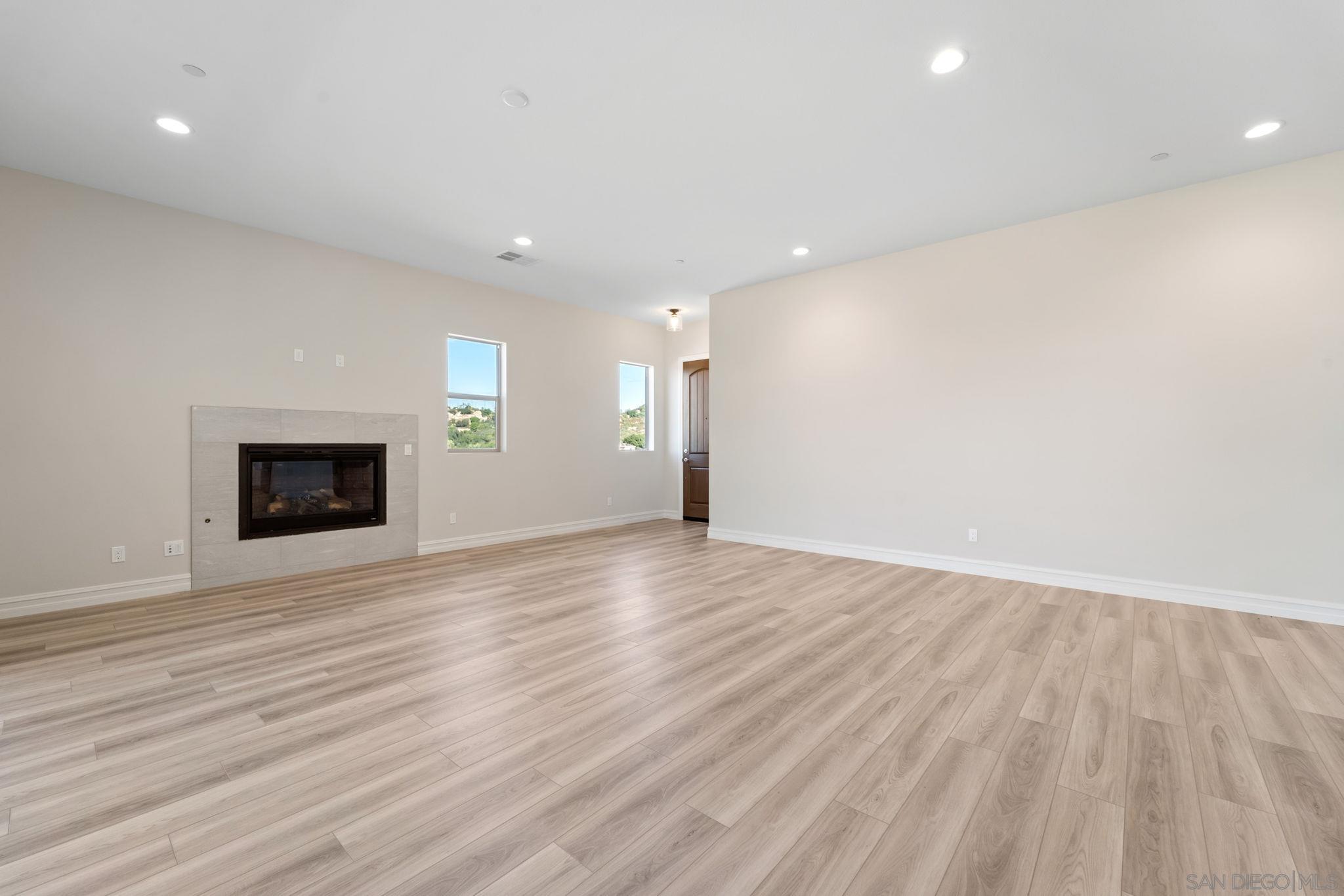 Detail Gallery Image 12 of 27 For 12635  via Vigneto, Lakeside,  CA 92040 - 4 Beds | 2/1 Baths