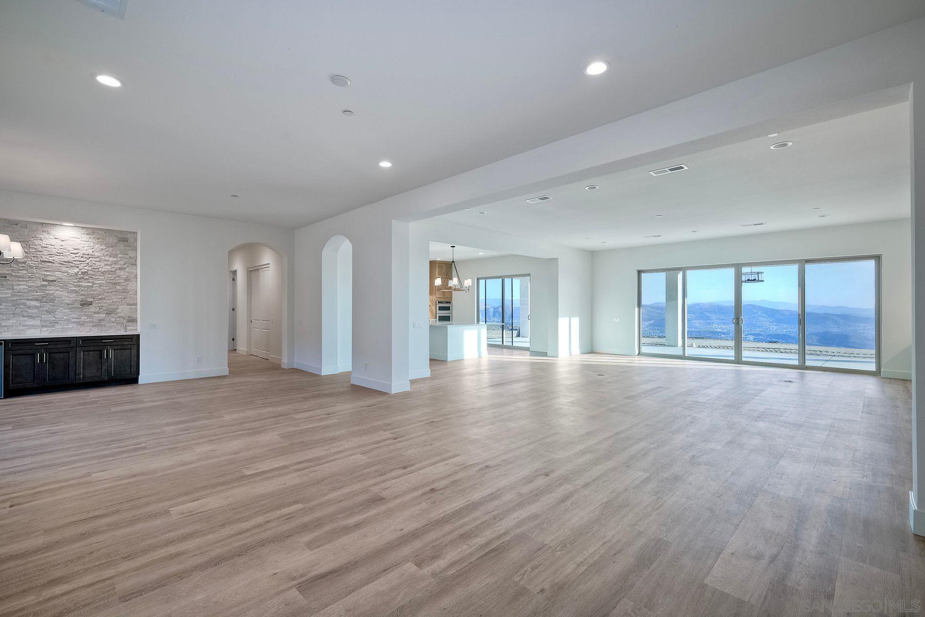 Detail Gallery Image 13 of 54 For 11631  via Trevi, Lakeside,  CA 92040 - 5 Beds | 3/1 Baths