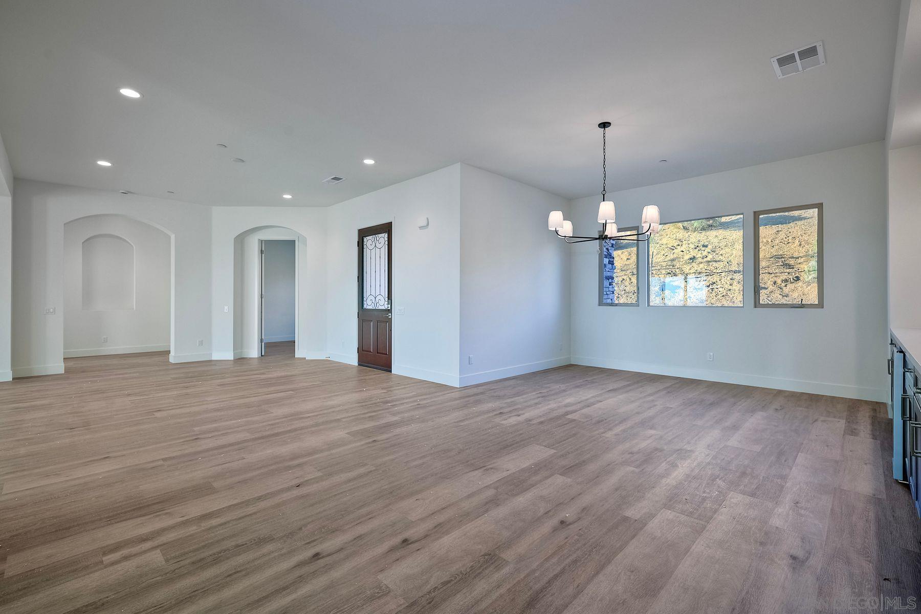 Detail Gallery Image 15 of 54 For 11631  via Trevi, Lakeside,  CA 92040 - 5 Beds | 3/1 Baths