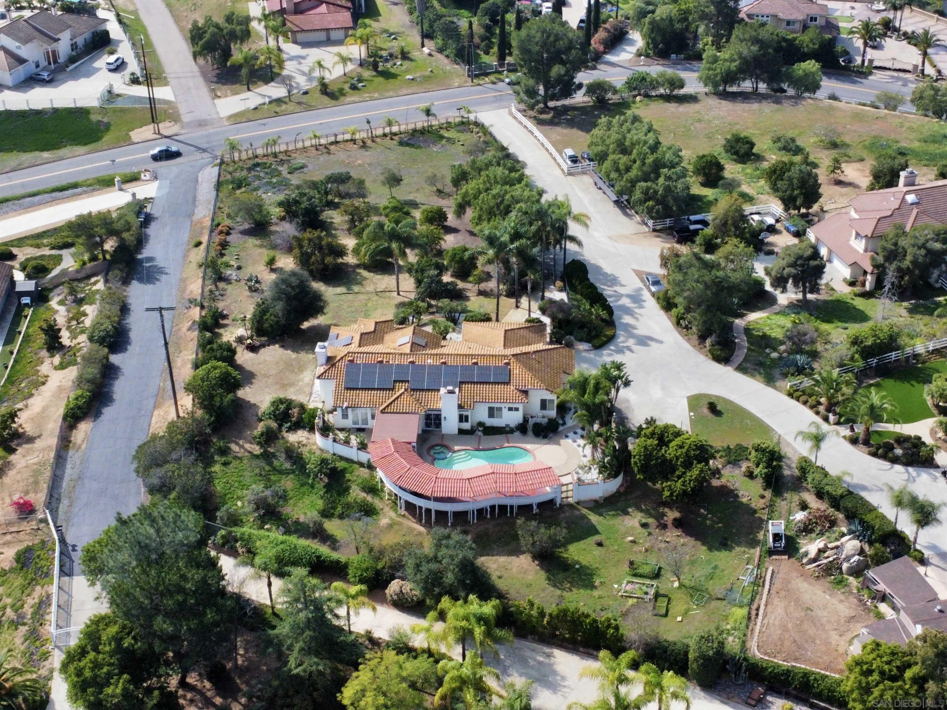 Detail Gallery Image 8 of 51 For 3605  Hidden Trail Dr, Jamul,  CA 91935 - 4 Beds | 3 Baths