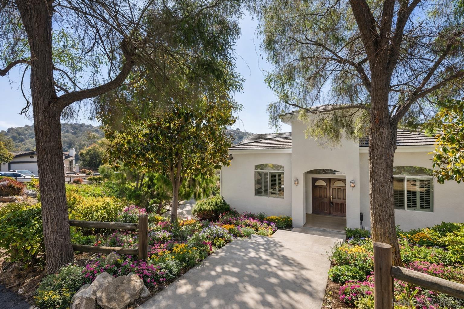 Detail Gallery Image 2 of 50 For 28328  Kettering Ln, Escondido,  CA 92026 - 3 Beds | 2/1 Baths