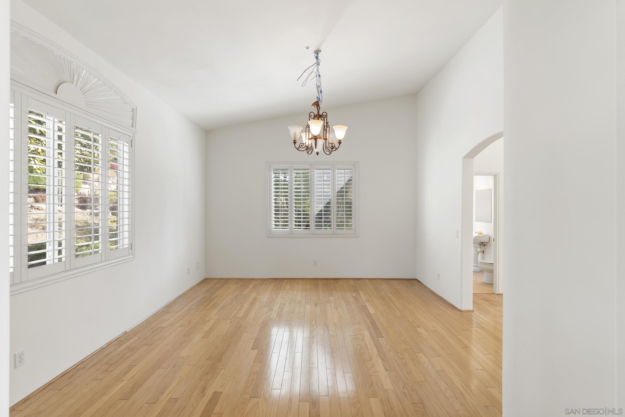 Detail Gallery Image 13 of 50 For 28328  Kettering Ln, Escondido,  CA 92026 - 3 Beds | 2/1 Baths