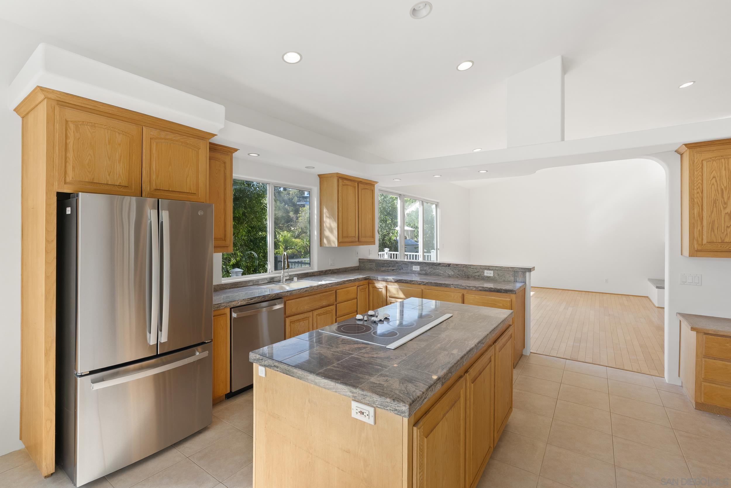 Detail Gallery Image 8 of 50 For 28328  Kettering Ln, Escondido,  CA 92026 - 3 Beds | 2/1 Baths