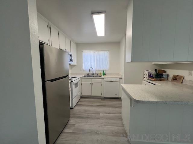 Detail Gallery Image 2 of 12 For 521  Sandalwood Pl  #8,  Escondido,  CA 92027 - 3 Beds | 2 Baths