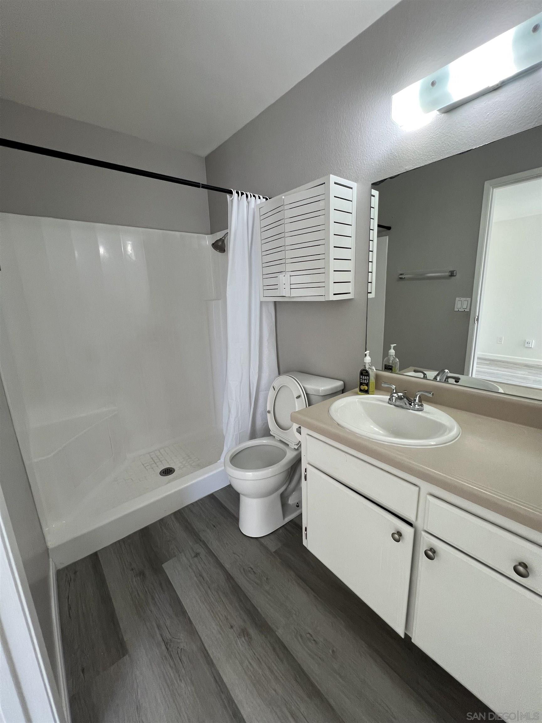 Detail Gallery Image 3 of 12 For 521  Sandalwood Pl  #8,  Escondido,  CA 92027 - 3 Beds | 2 Baths