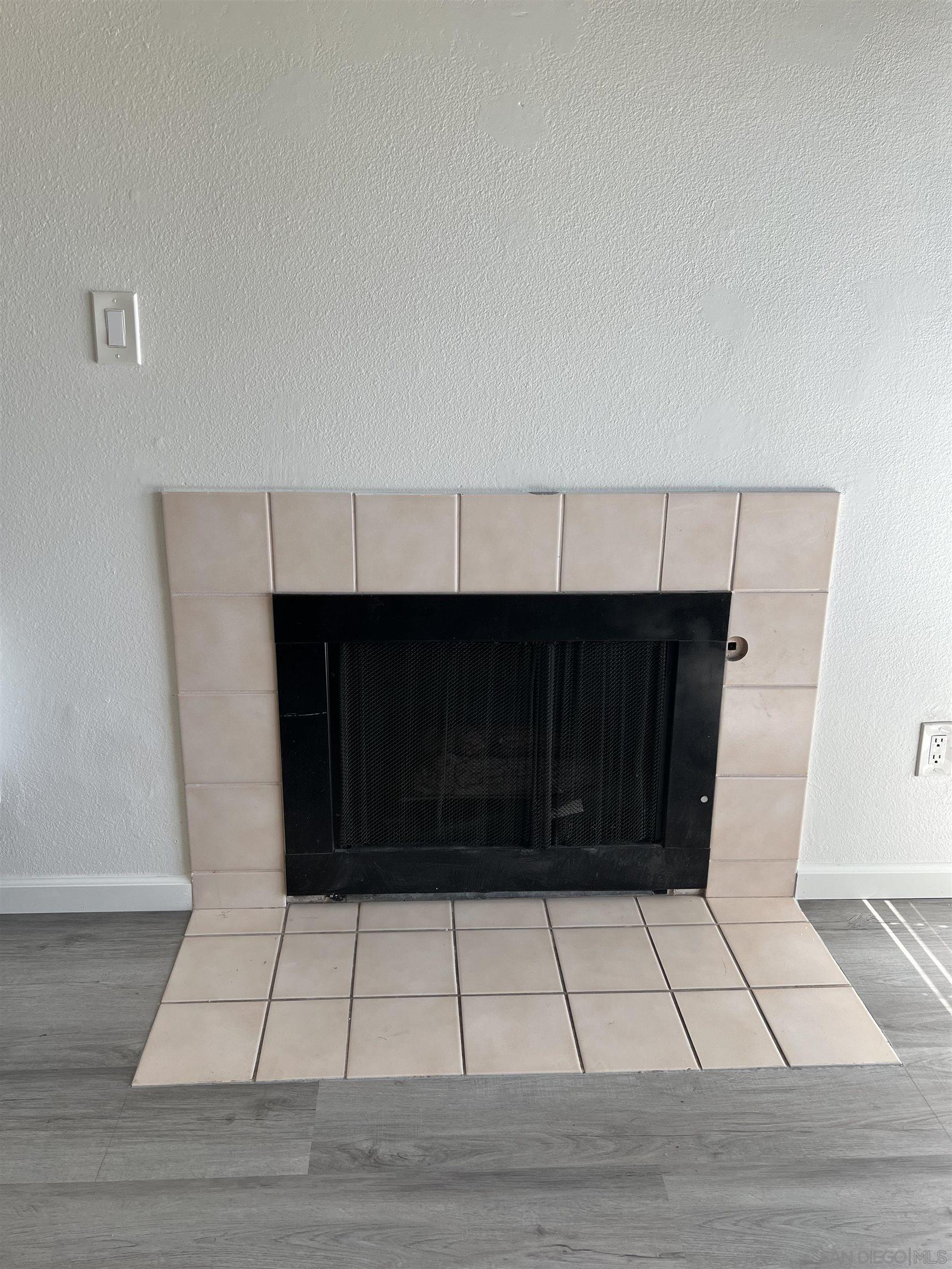 Detail Gallery Image 7 of 12 For 521  Sandalwood Pl  #8,  Escondido,  CA 92027 - 3 Beds | 2 Baths