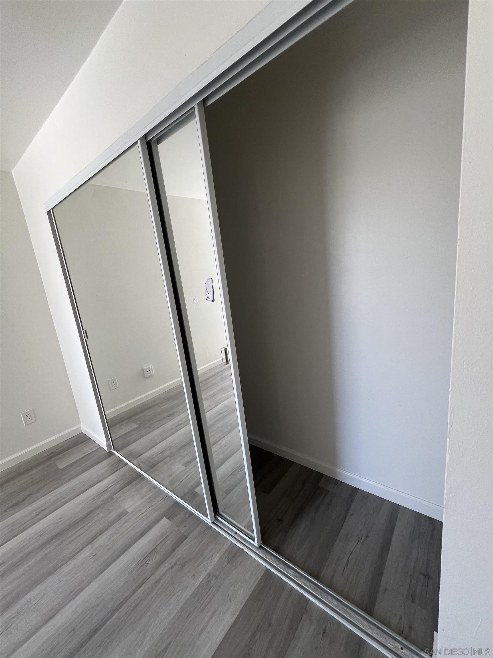 Detail Gallery Image 9 of 12 For 521  Sandalwood Pl  #8,  Escondido,  CA 92027 - 3 Beds | 2 Baths