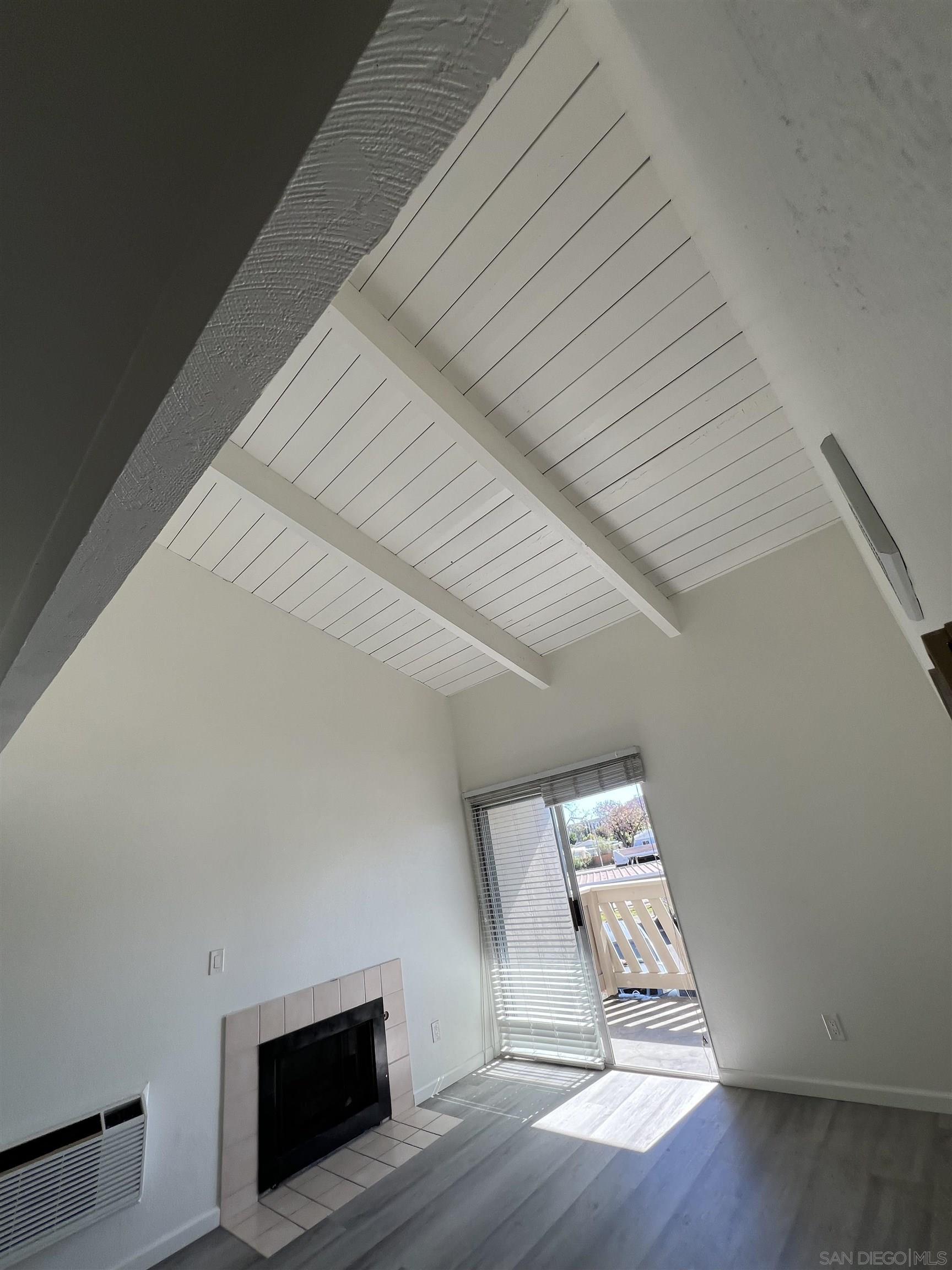 Detail Gallery Image 10 of 12 For 521  Sandalwood Pl  #8,  Escondido,  CA 92027 - 3 Beds | 2 Baths