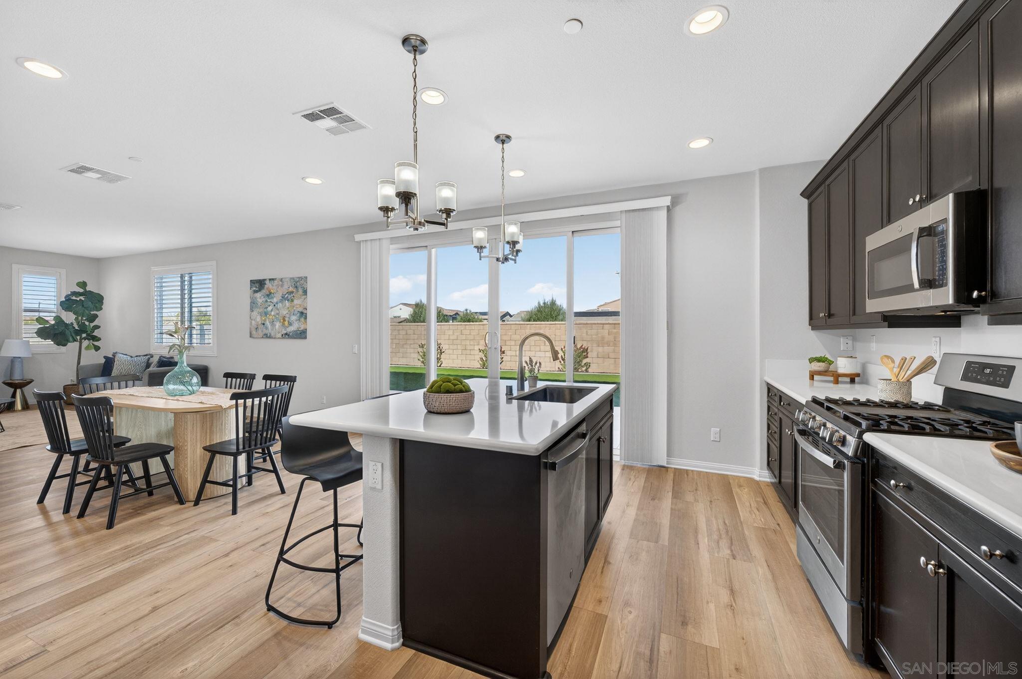 Detail Gallery Image 9 of 32 For 30750  Gazing Star Lane, Murrieta,  CA 92563 - 5 Beds | 3 Baths