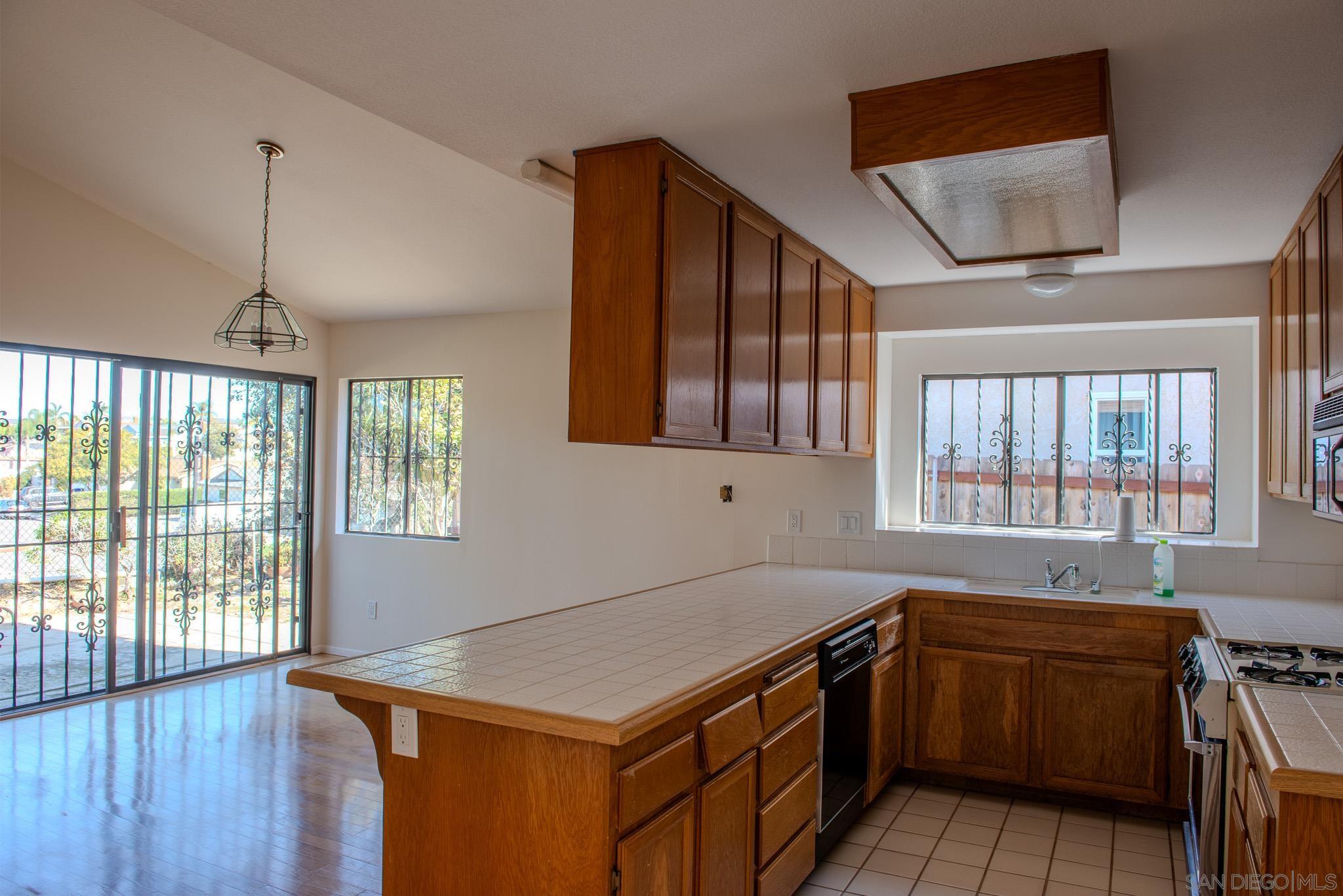 Detail Gallery Image 5 of 15 For 3066  Camino Alteza, San Diego,  CA 92154 - 2 Beds | 2 Baths