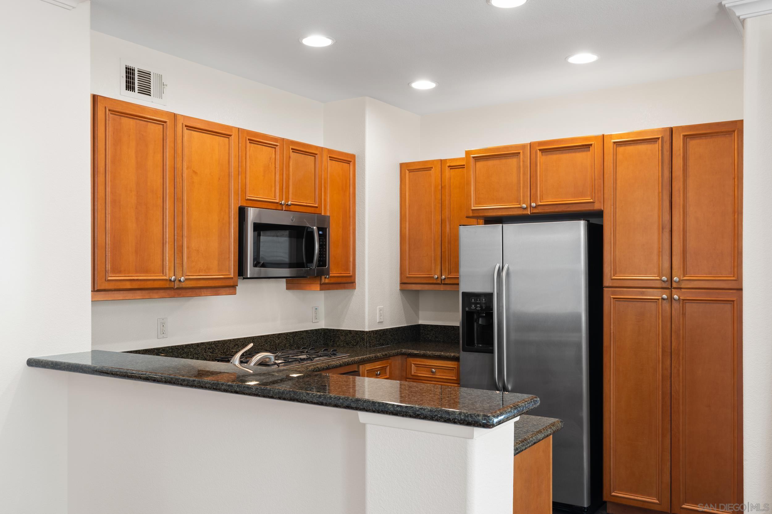 Detail Gallery Image 7 of 36 For 12685  Savannah Creek Dr  #261,  San Diego,  CA 92128 - 3 Beds | 2 Baths