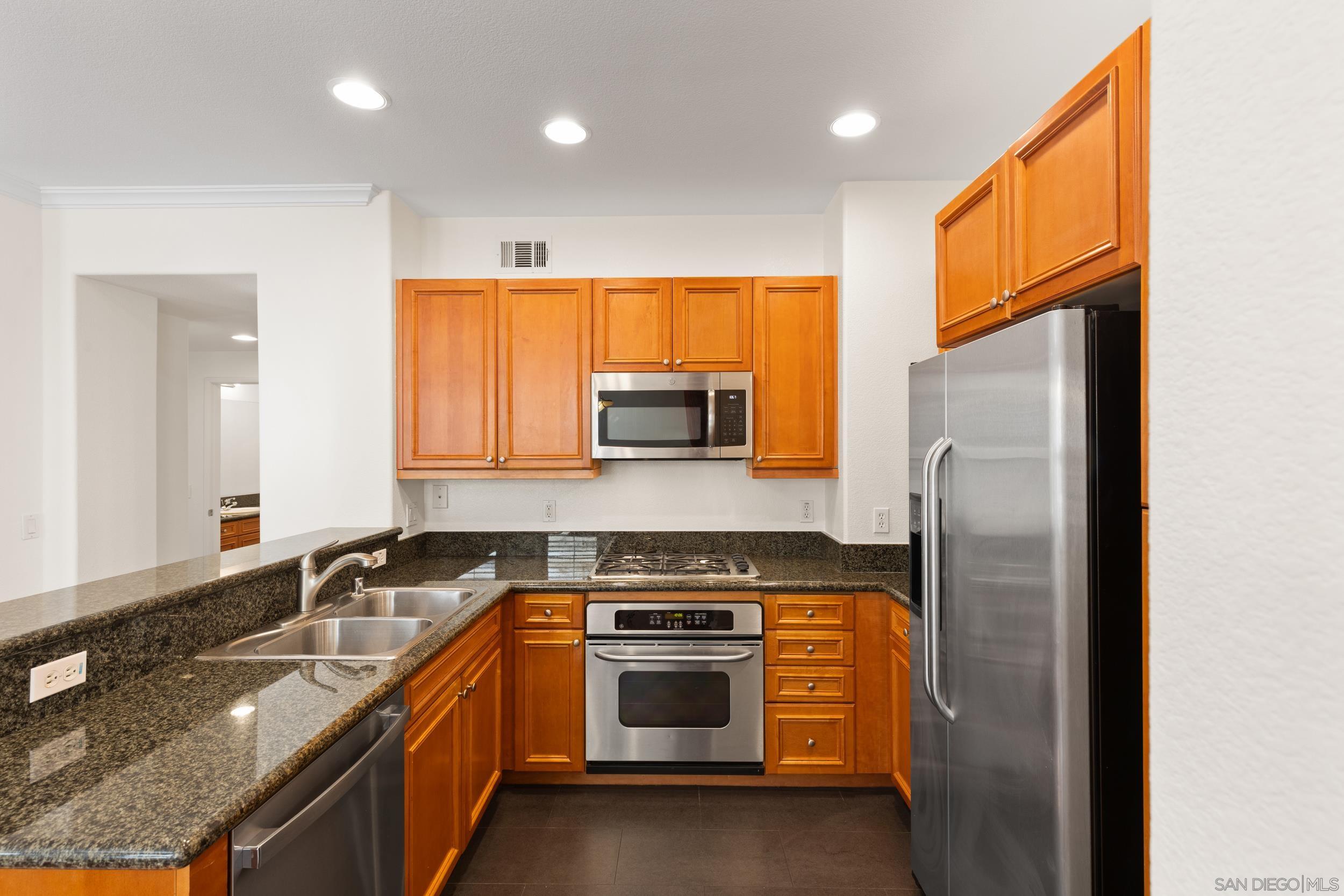 Detail Gallery Image 8 of 36 For 12685  Savannah Creek Dr  #261,  San Diego,  CA 92128 - 3 Beds | 2 Baths