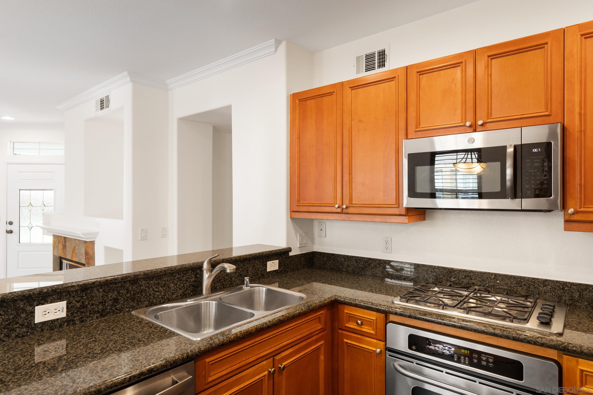 Detail Gallery Image 9 of 36 For 12685  Savannah Creek Dr  #261,  San Diego,  CA 92128 - 3 Beds | 2 Baths