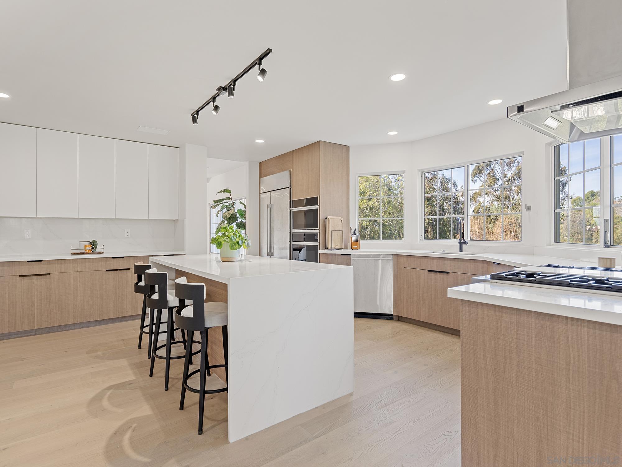 Detail Gallery Image 12 of 51 For 17515  Circa Oriente, Rancho Santa Fe,  CA 92067 - 5 Beds | 4/2 Baths