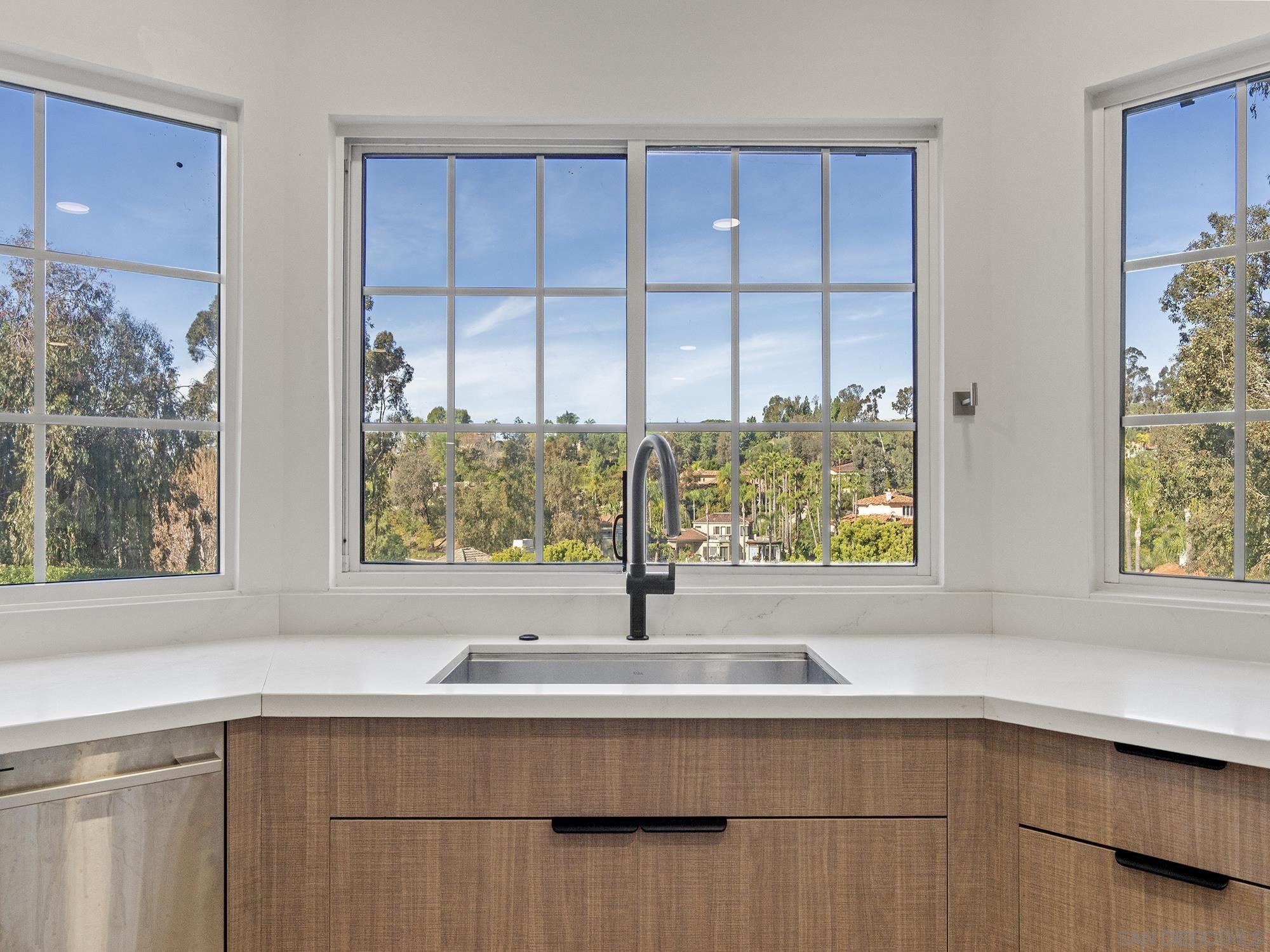 Detail Gallery Image 13 of 51 For 17515  Circa Oriente, Rancho Santa Fe,  CA 92067 - 5 Beds | 4/2 Baths