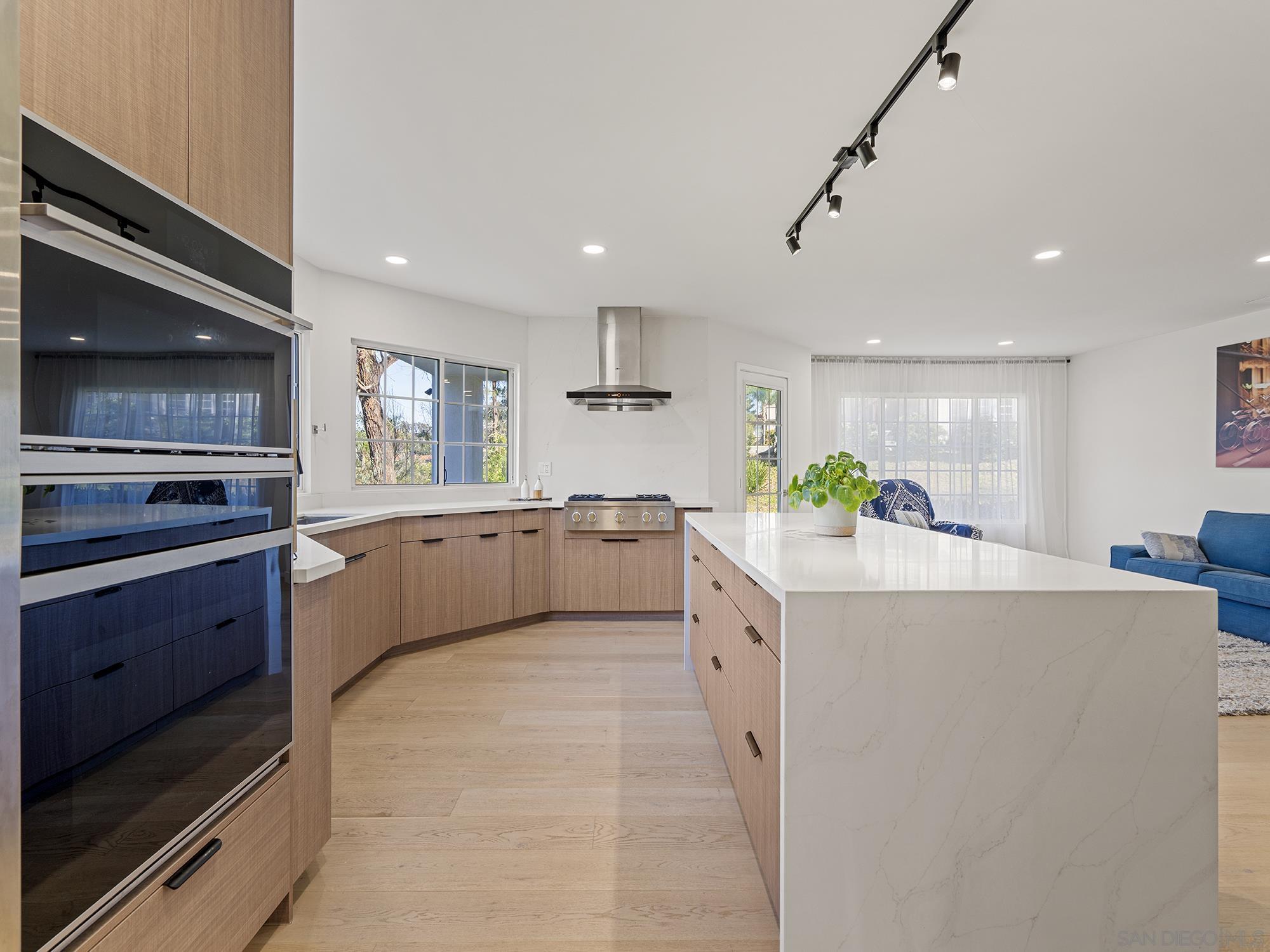 Detail Gallery Image 15 of 53 For 17515  Circa Oriente, Rancho Santa Fe,  CA 92067 - 5 Beds | 4/2 Baths