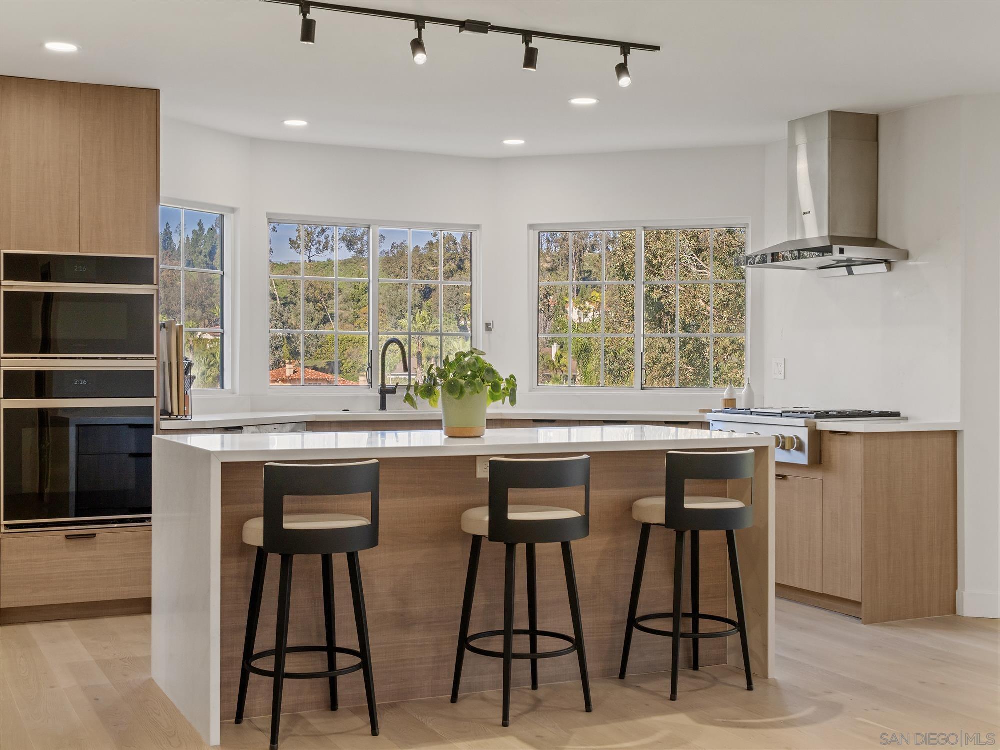 Detail Gallery Image 16 of 53 For 17515  Circa Oriente, Rancho Santa Fe,  CA 92067 - 5 Beds | 4/2 Baths