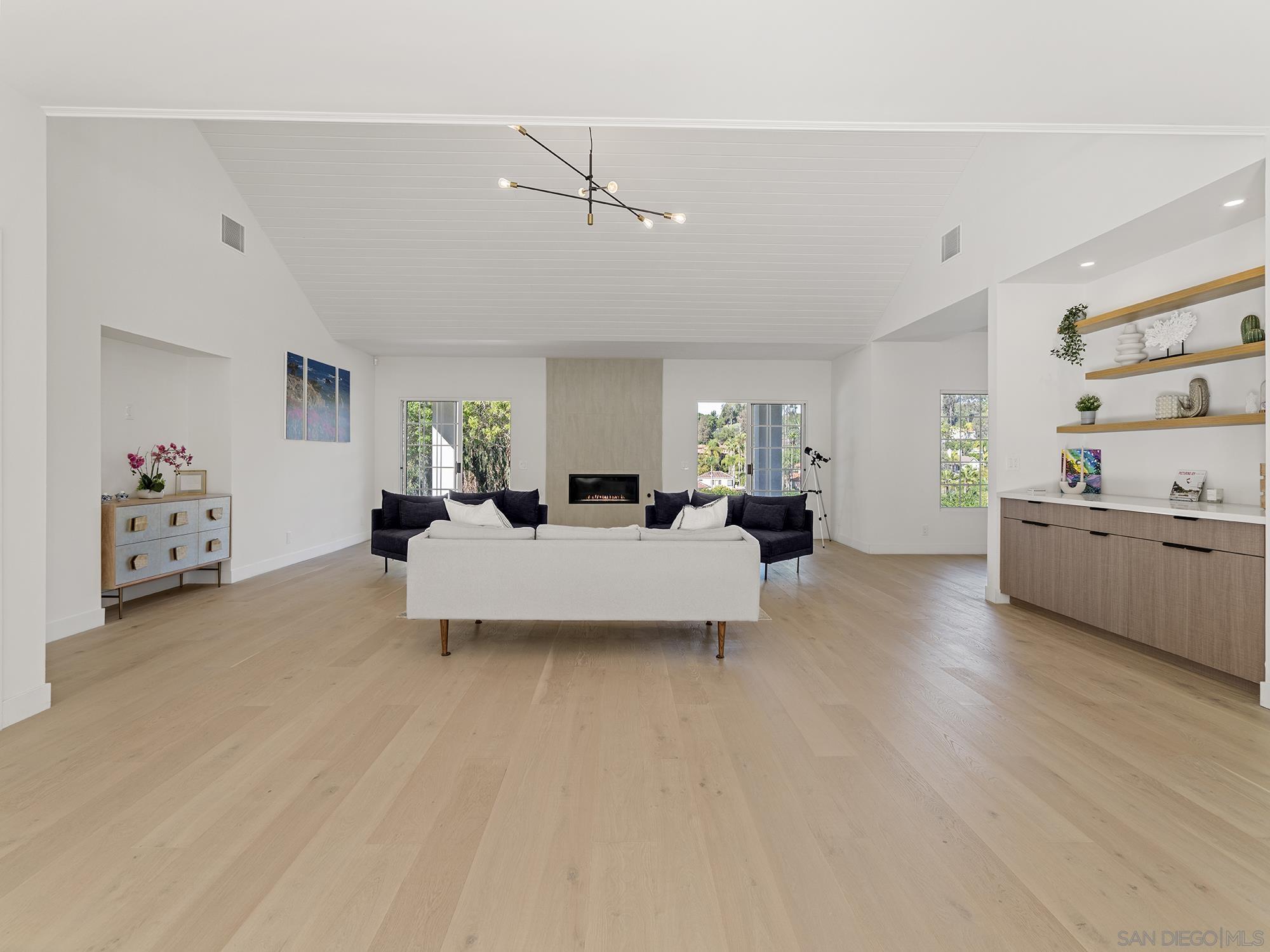 Detail Gallery Image 6 of 53 For 17515  Circa Oriente, Rancho Santa Fe,  CA 92067 - 5 Beds | 4/2 Baths