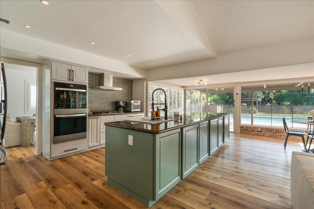 Detail Gallery Image 15 of 59 For 6641  Murray Park Drive, San Diego,  CA 92120 - 5 Beds | 2/1 Baths