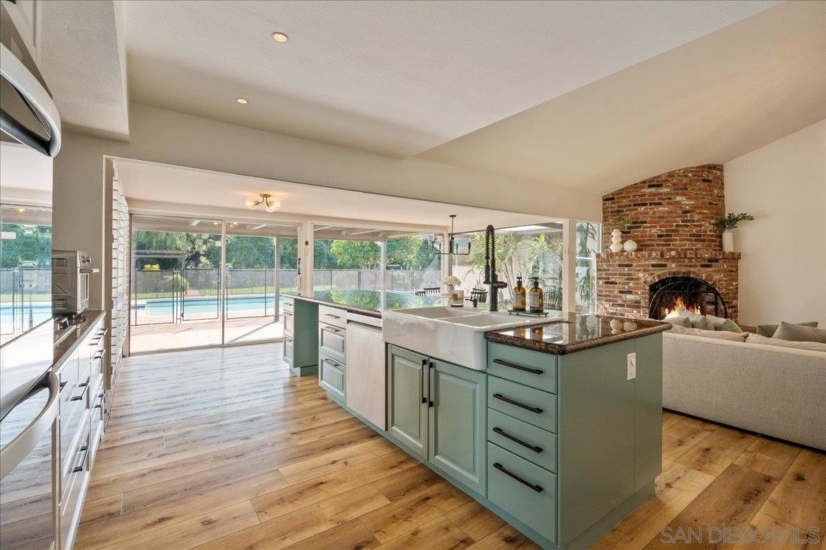 Detail Gallery Image 16 of 59 For 6641  Murray Park Drive, San Diego,  CA 92120 - 5 Beds | 2/1 Baths