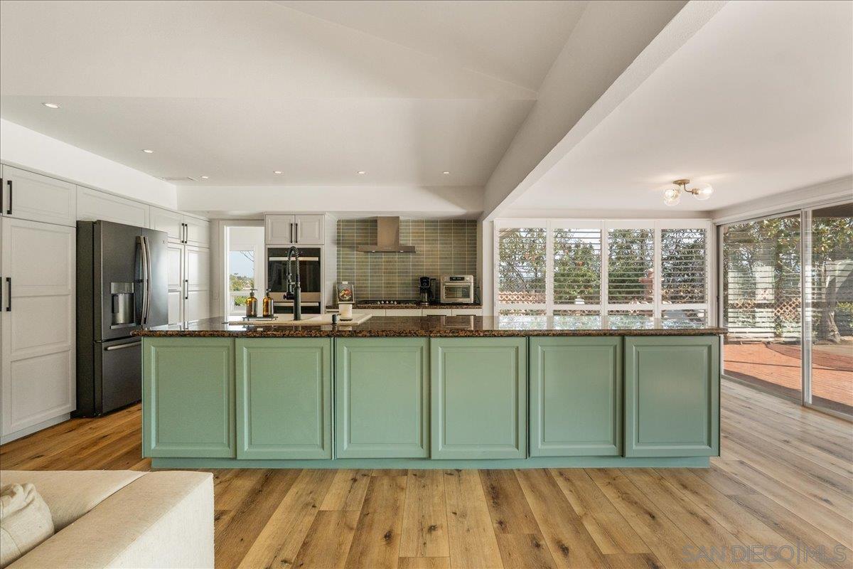 Detail Gallery Image 19 of 59 For 6641  Murray Park Drive, San Diego,  CA 92120 - 5 Beds | 2/1 Baths