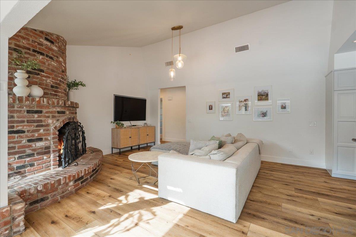 Detail Gallery Image 21 of 59 For 6641  Murray Park Drive, San Diego,  CA 92120 - 5 Beds | 2/1 Baths