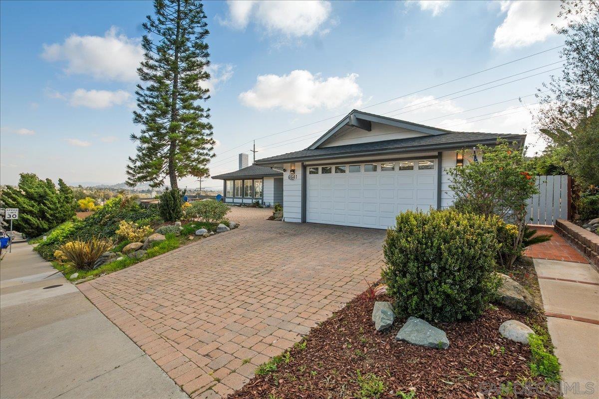 Detail Gallery Image 4 of 59 For 6641  Murray Park Drive, San Diego,  CA 92120 - 5 Beds | 2/1 Baths