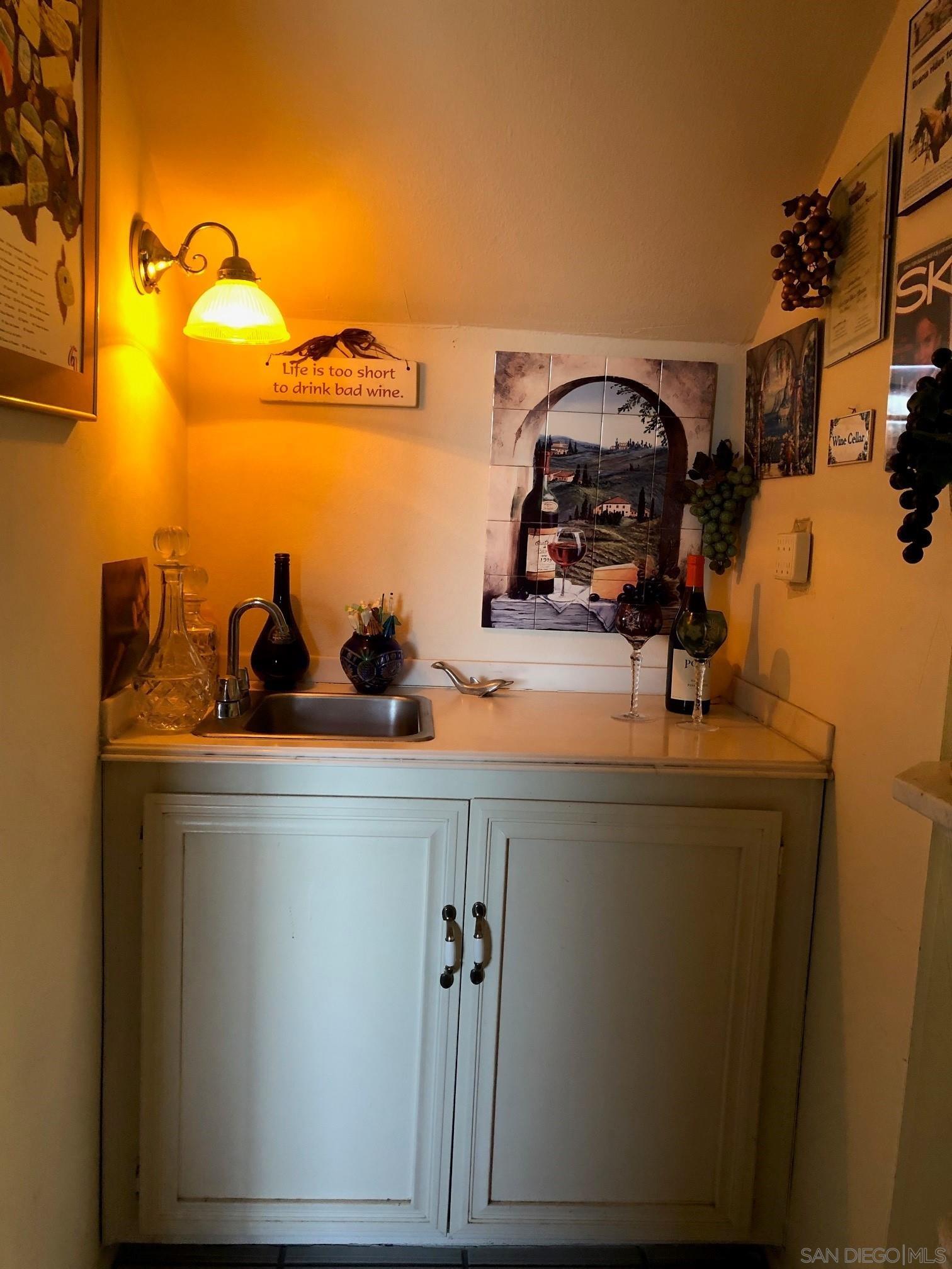 Detail Gallery Image 11 of 30 For 6645  Caminito Scioto, La Jolla,  CA 92037 - 3 Beds | 2/1 Baths