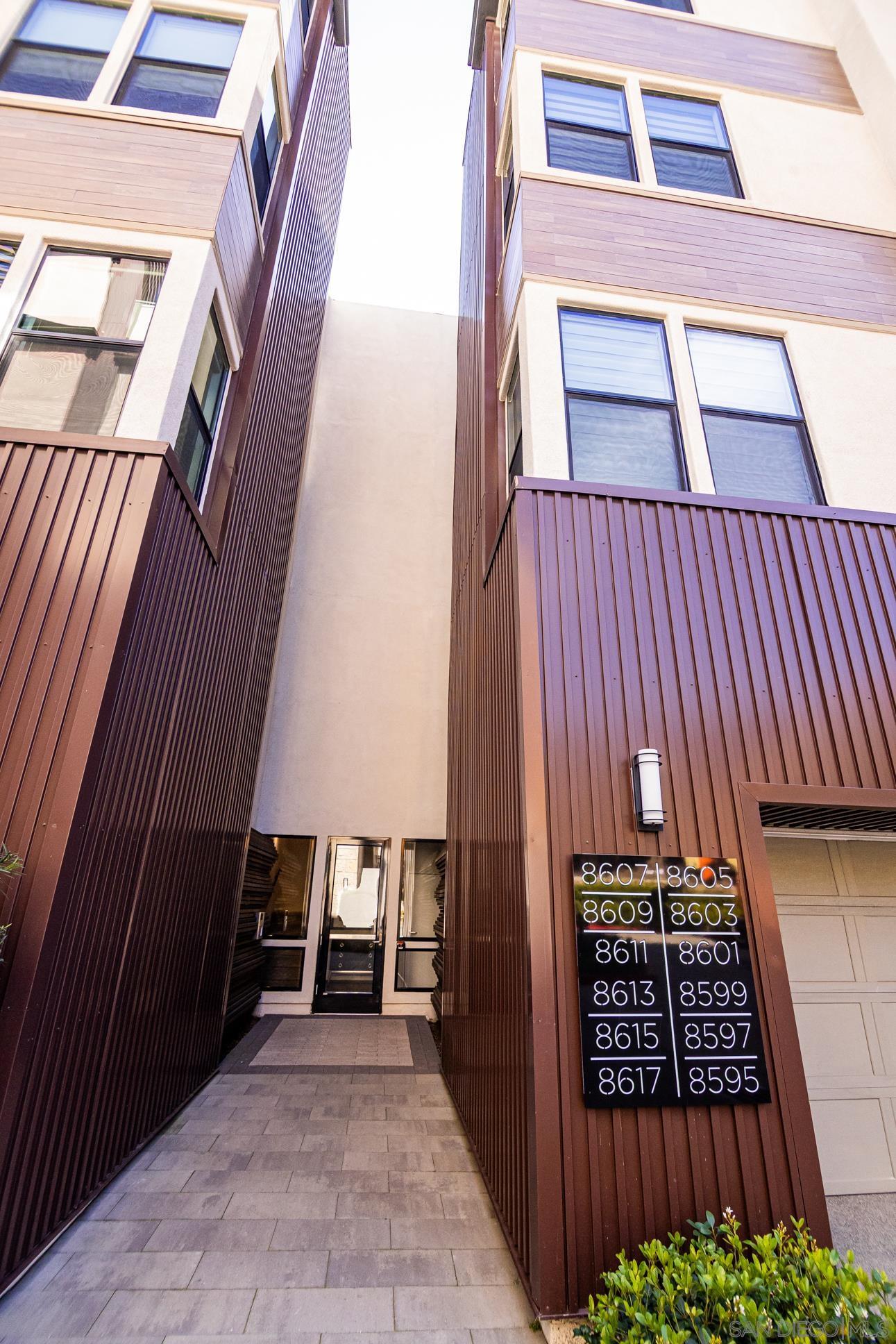 Detail Gallery Image 4 of 59 For 8605  Aspect Drive, San Diego,  CA 92108 - 3 Beds | 2 Baths